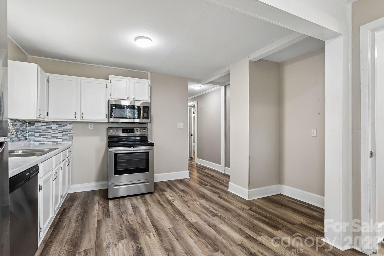 408 E Park Avenue Property Photo 16