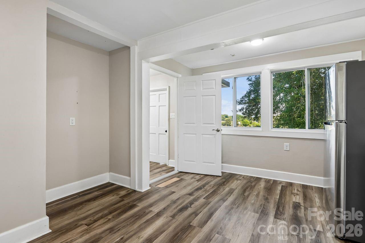 408 E Park Avenue Property Photo 17