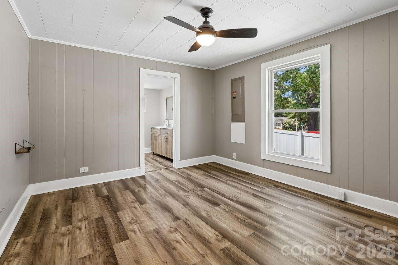 408 E Park Avenue Property Photo 18