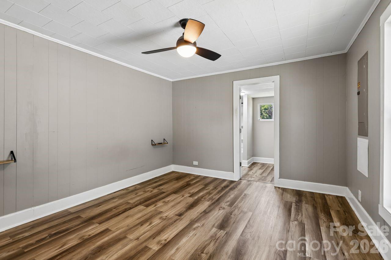 408 E Park Avenue Property Photo 21
