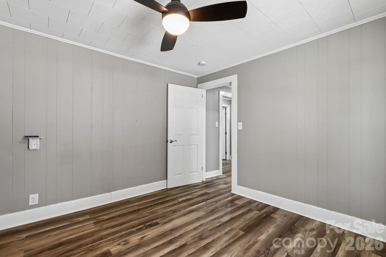 408 E Park Avenue Property Photo 27