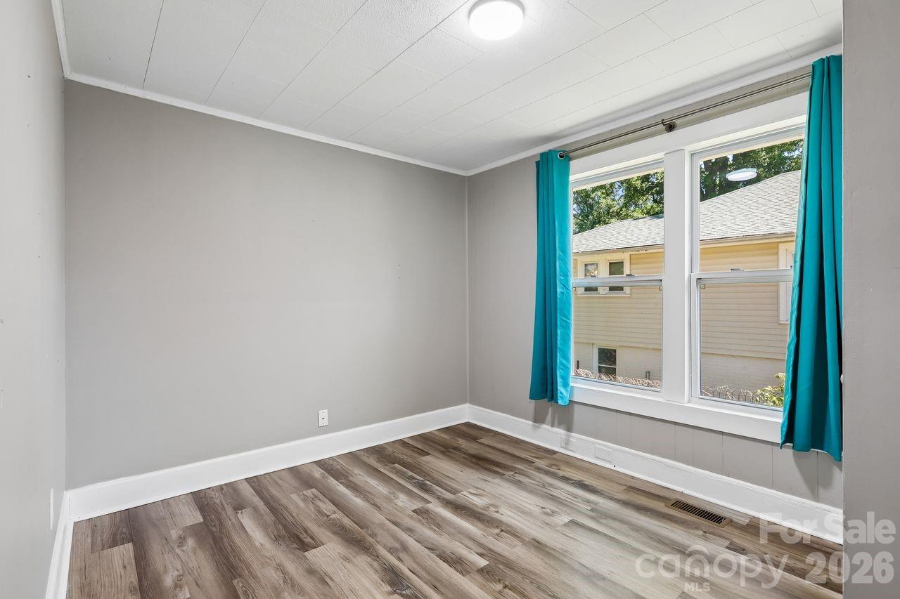 408 E Park Avenue Property Photo 28