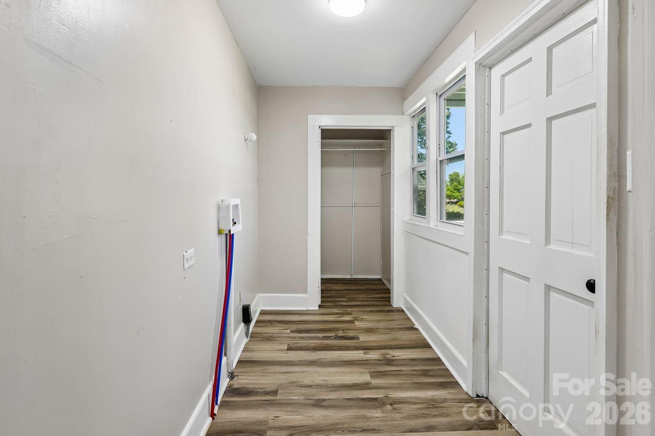 408 E Park Avenue Property Photo 33