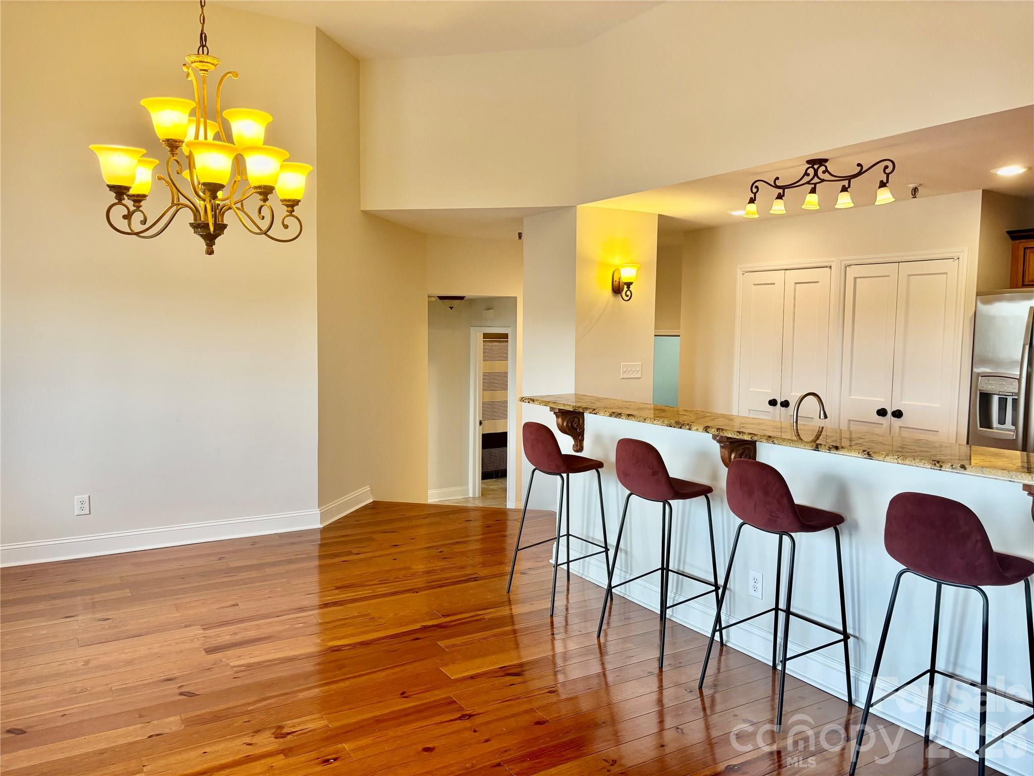 201 S Washington Street Property Photo 8