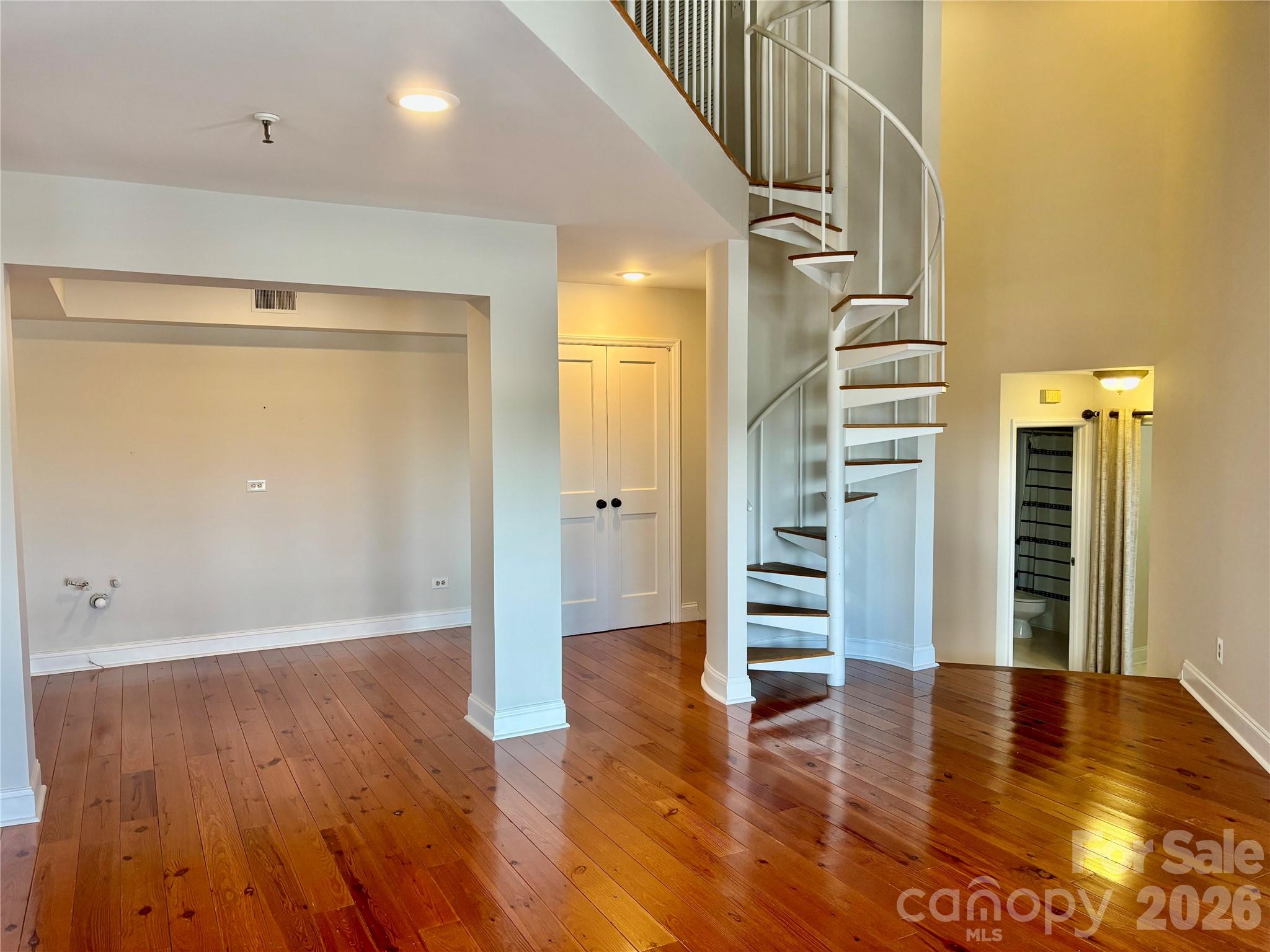 201 S Washington Street Property Photo 19