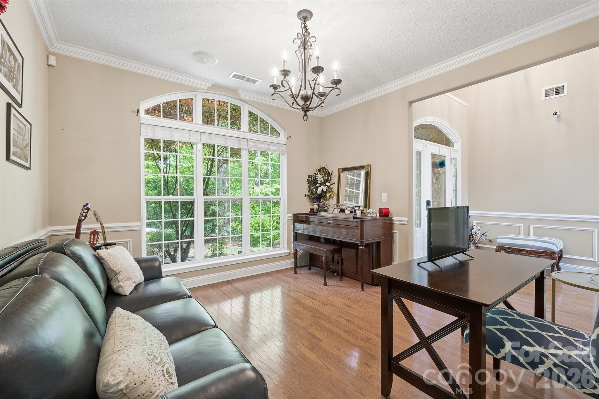 516 Shady Oaks Drive Property Photo 4