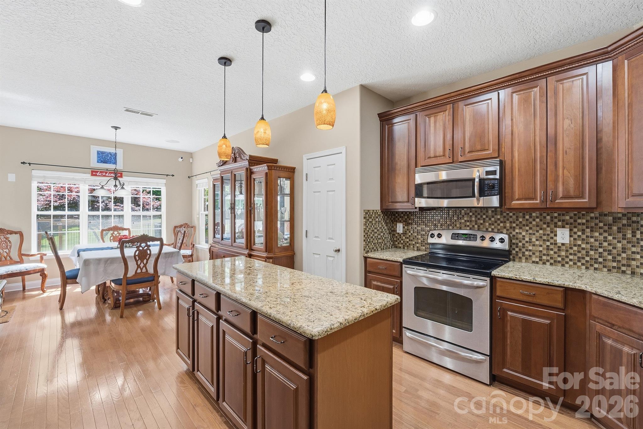 516 Shady Oaks Drive Property Photo 5