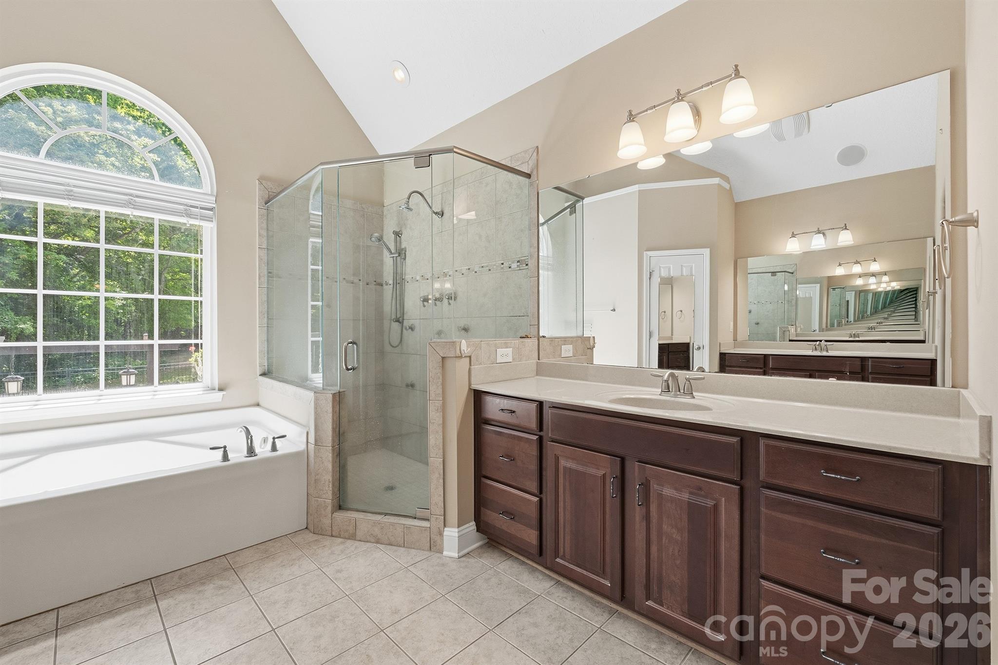 516 Shady Oaks Drive Property Photo 18
