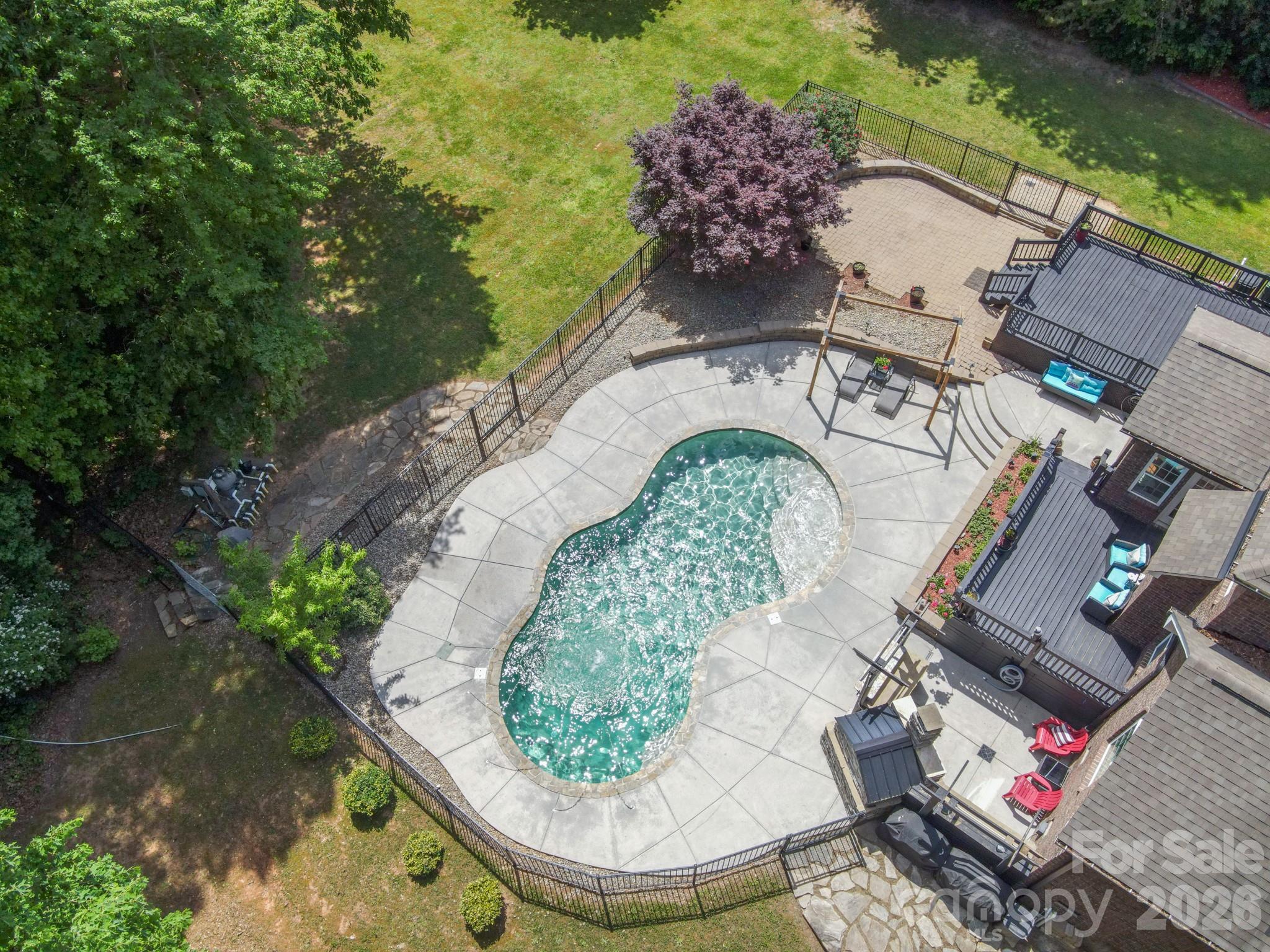 516 Shady Oaks Drive Property Photo 35