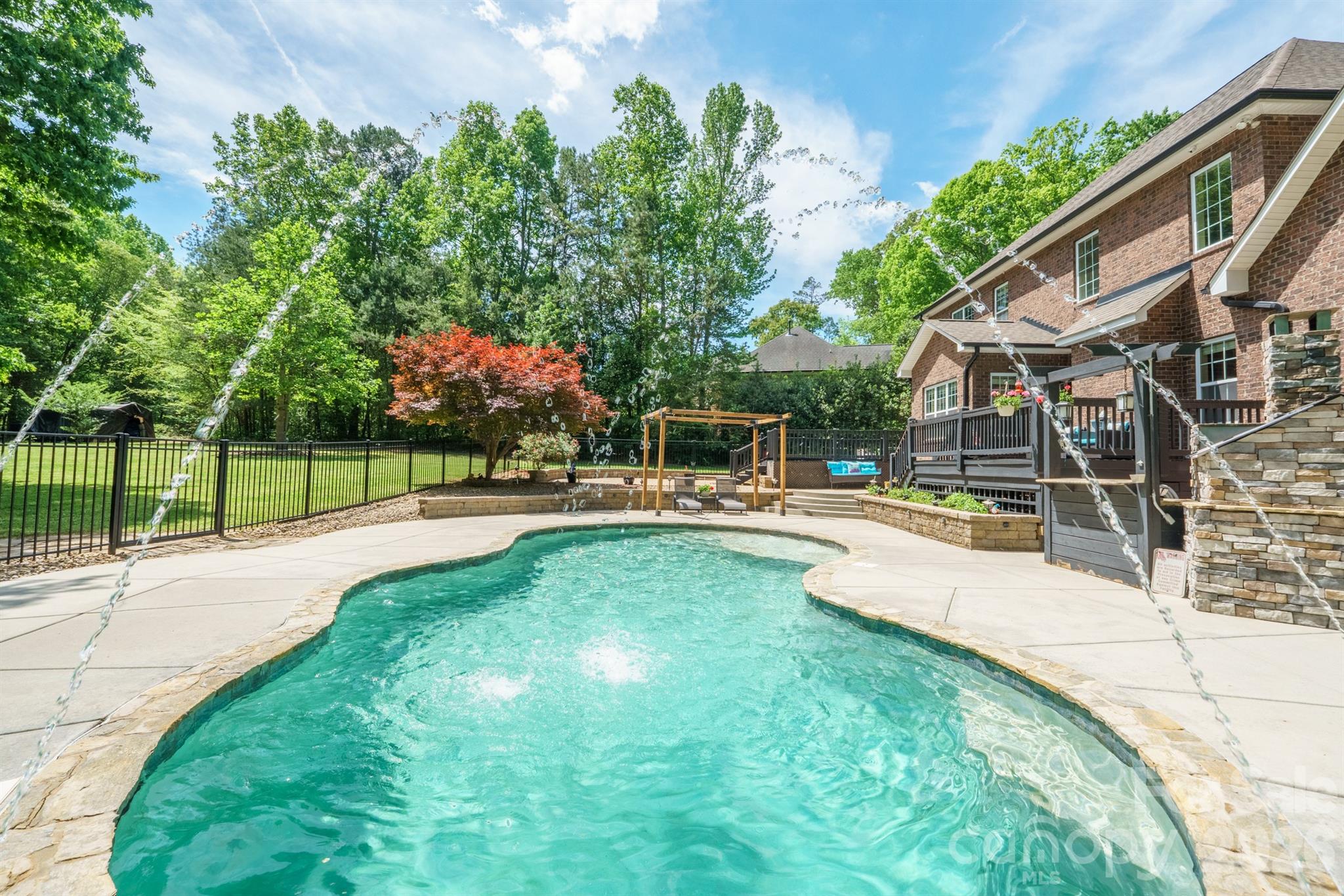 516 Shady Oaks Drive Property Photo 43