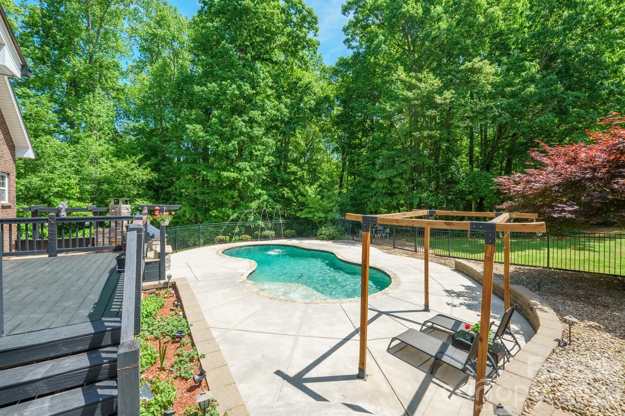 516 Shady Oaks Drive Property Photo 45