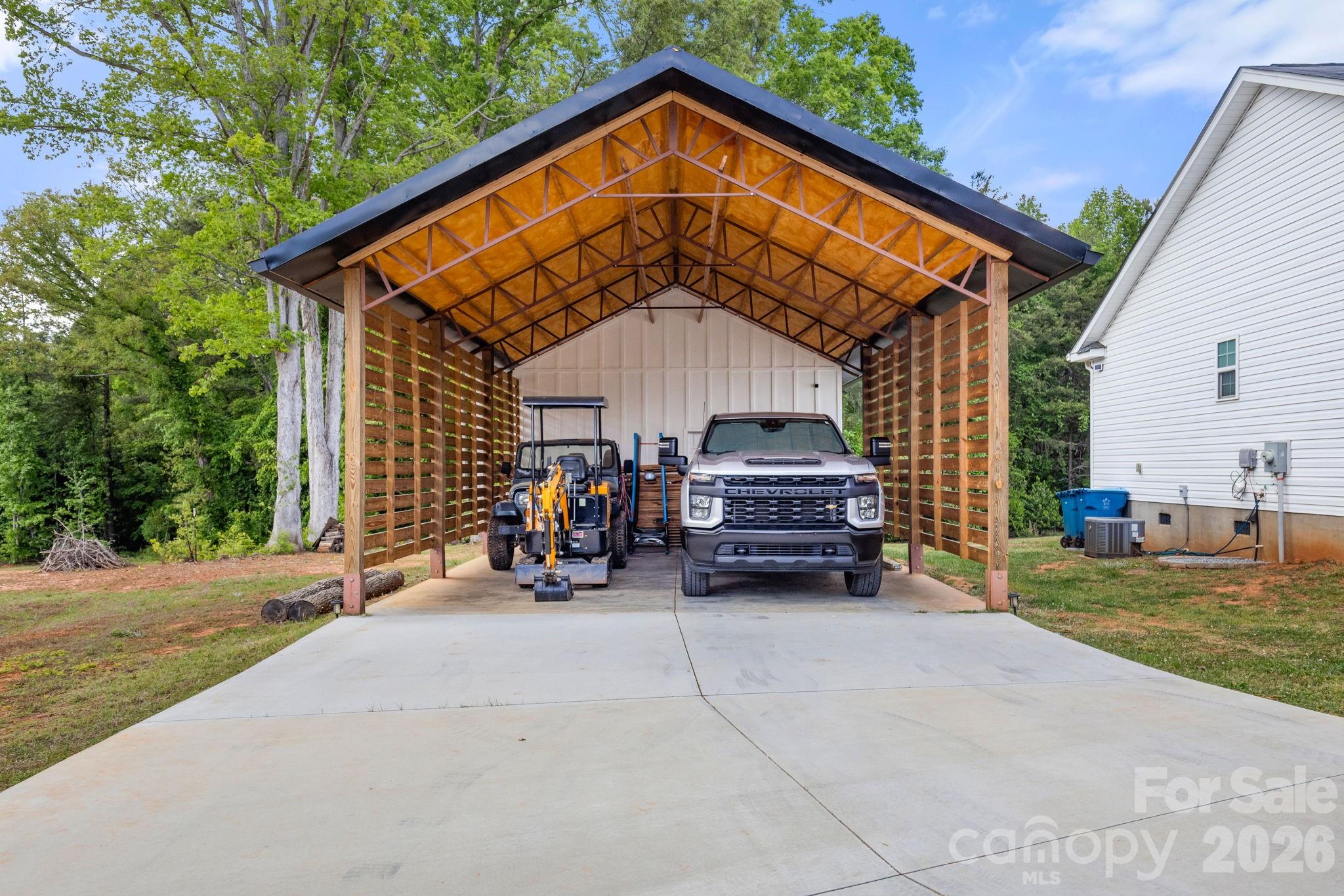 7172 Rolling Hills Drive Property Photo 4