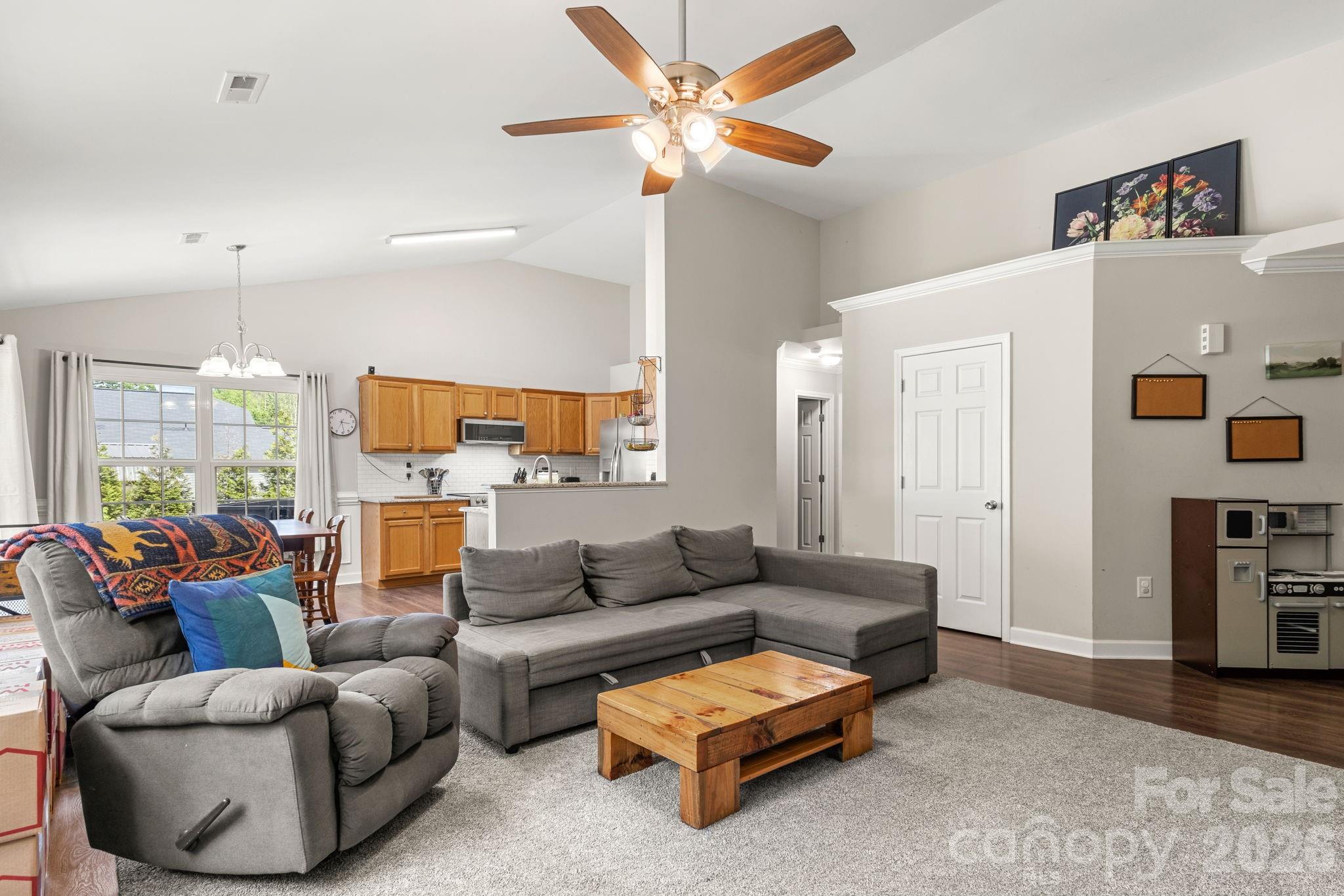 7172 Rolling Hills Drive Property Photo 11