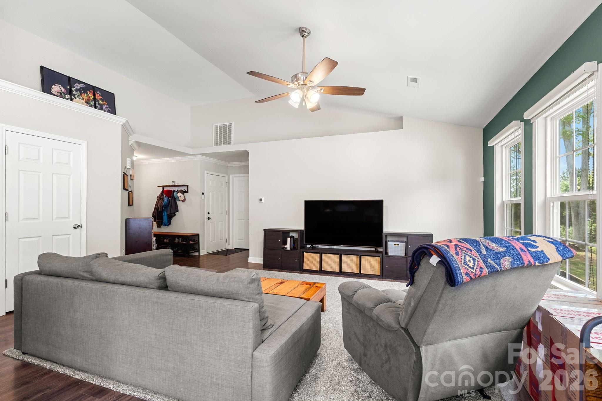7172 Rolling Hills Drive Property Photo 13