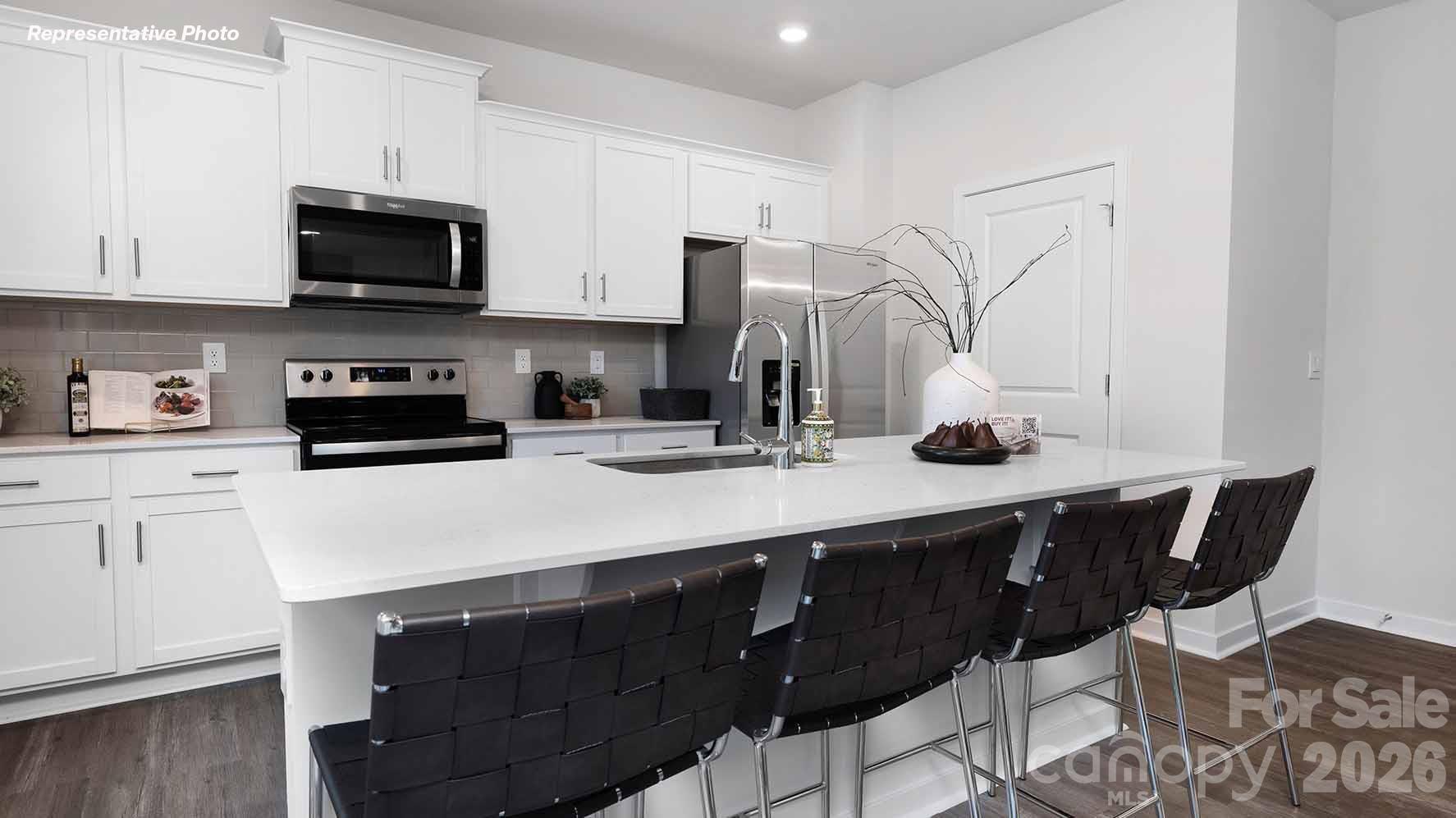 646 Dazzle Loop Property Photo 2