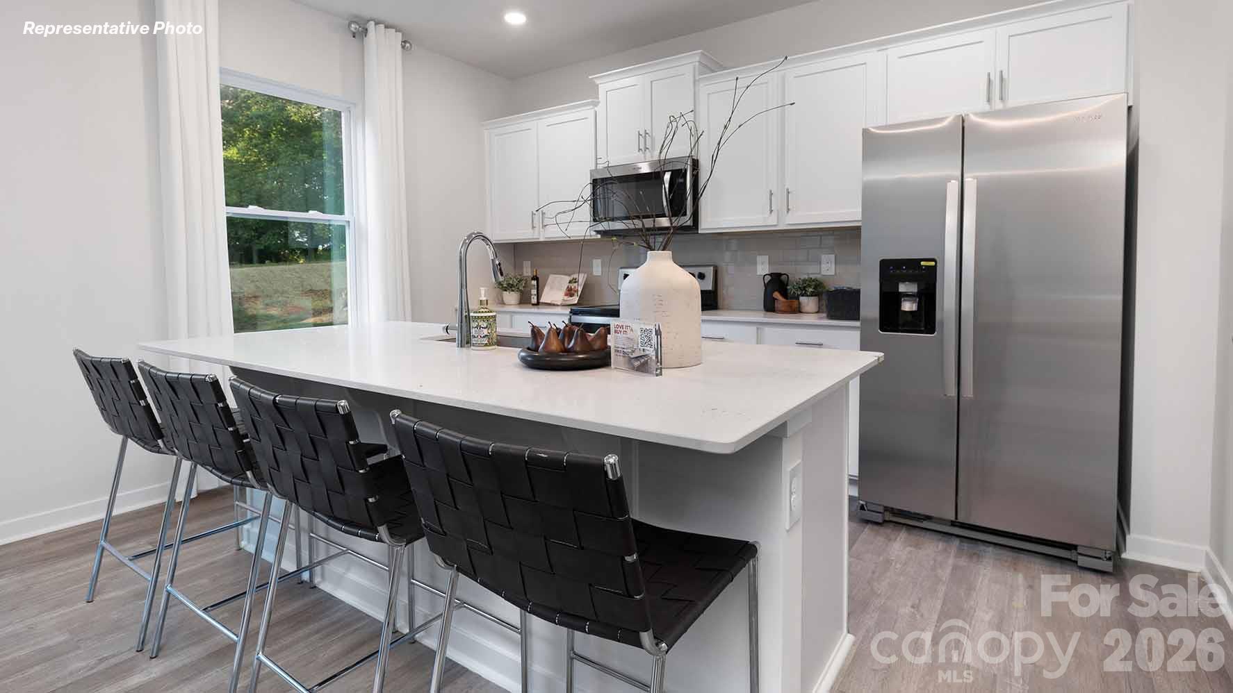 646 Dazzle Loop Property Photo 3