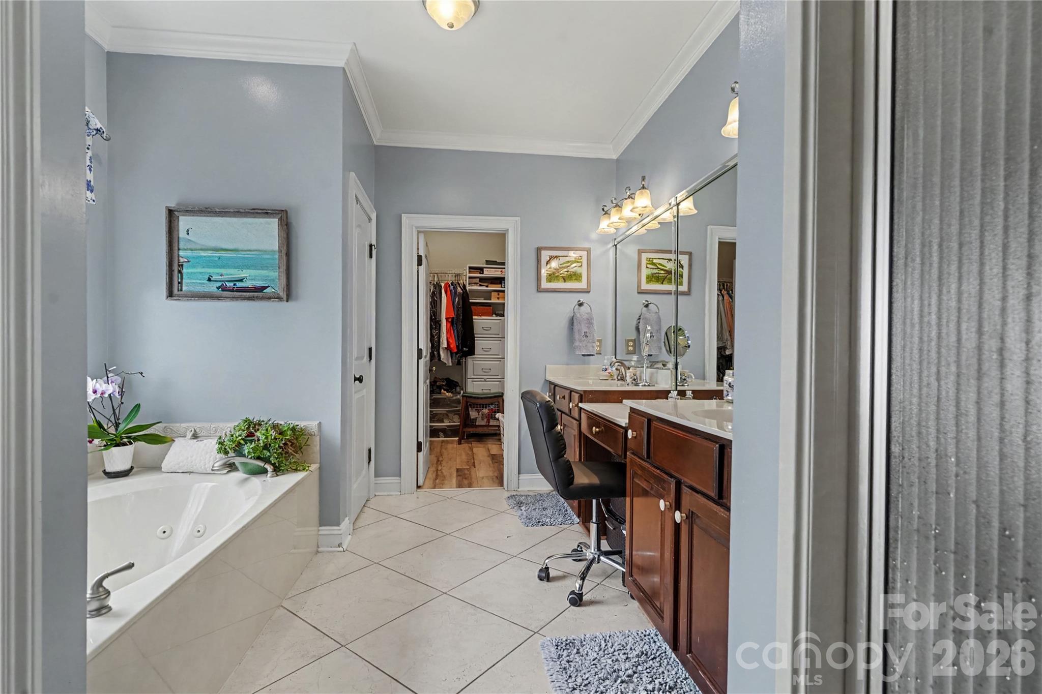 507 Crown Court Property Photo 14