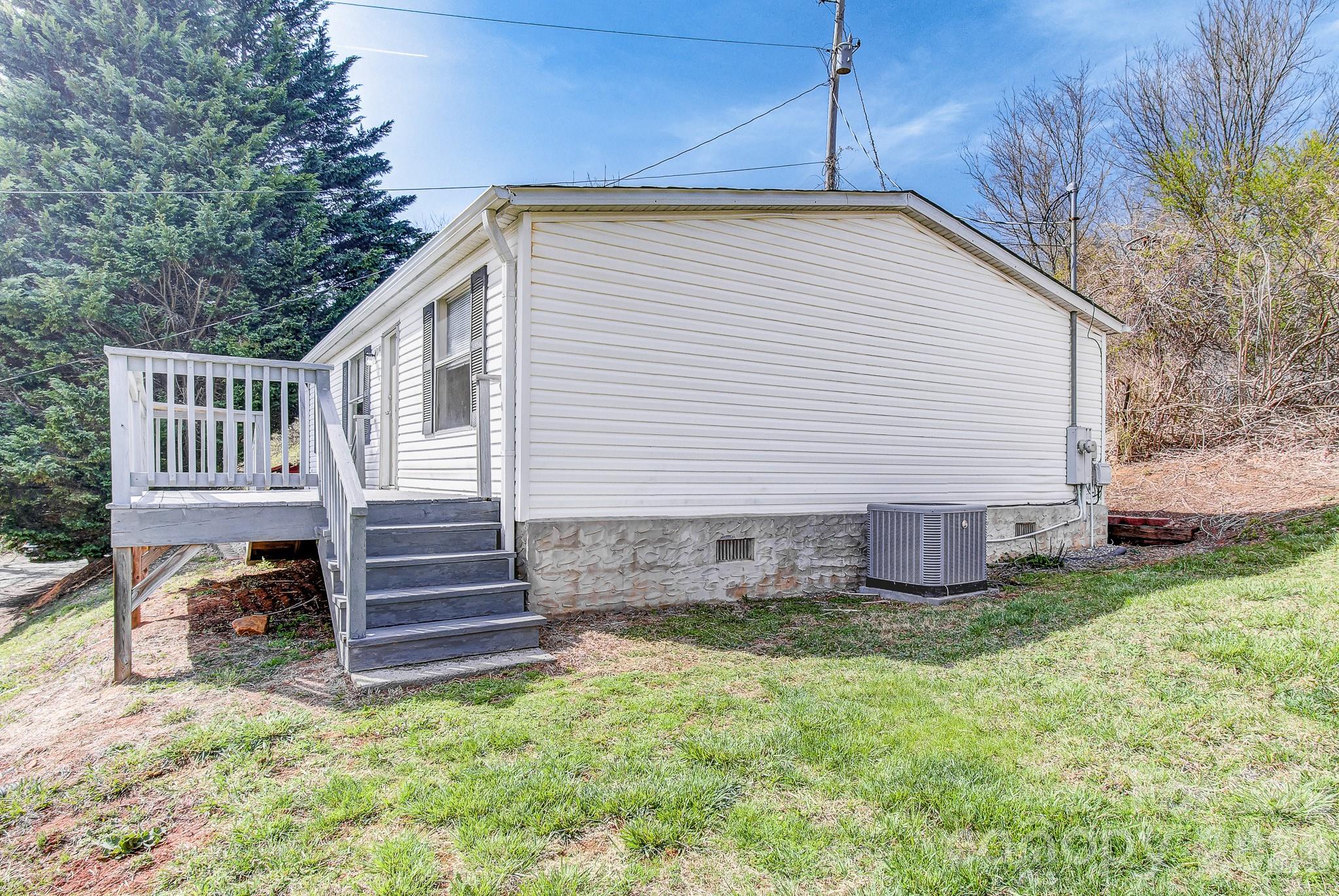 10 Lands End Drive Property Photo 2