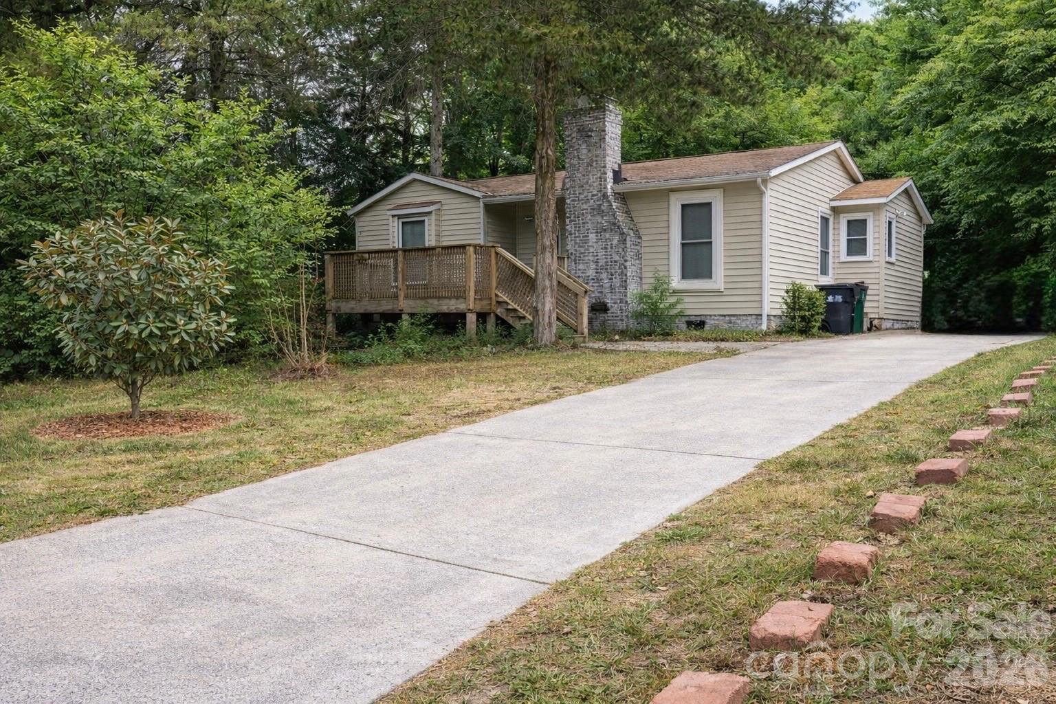7811 Heatherdale Court Property Photo 2