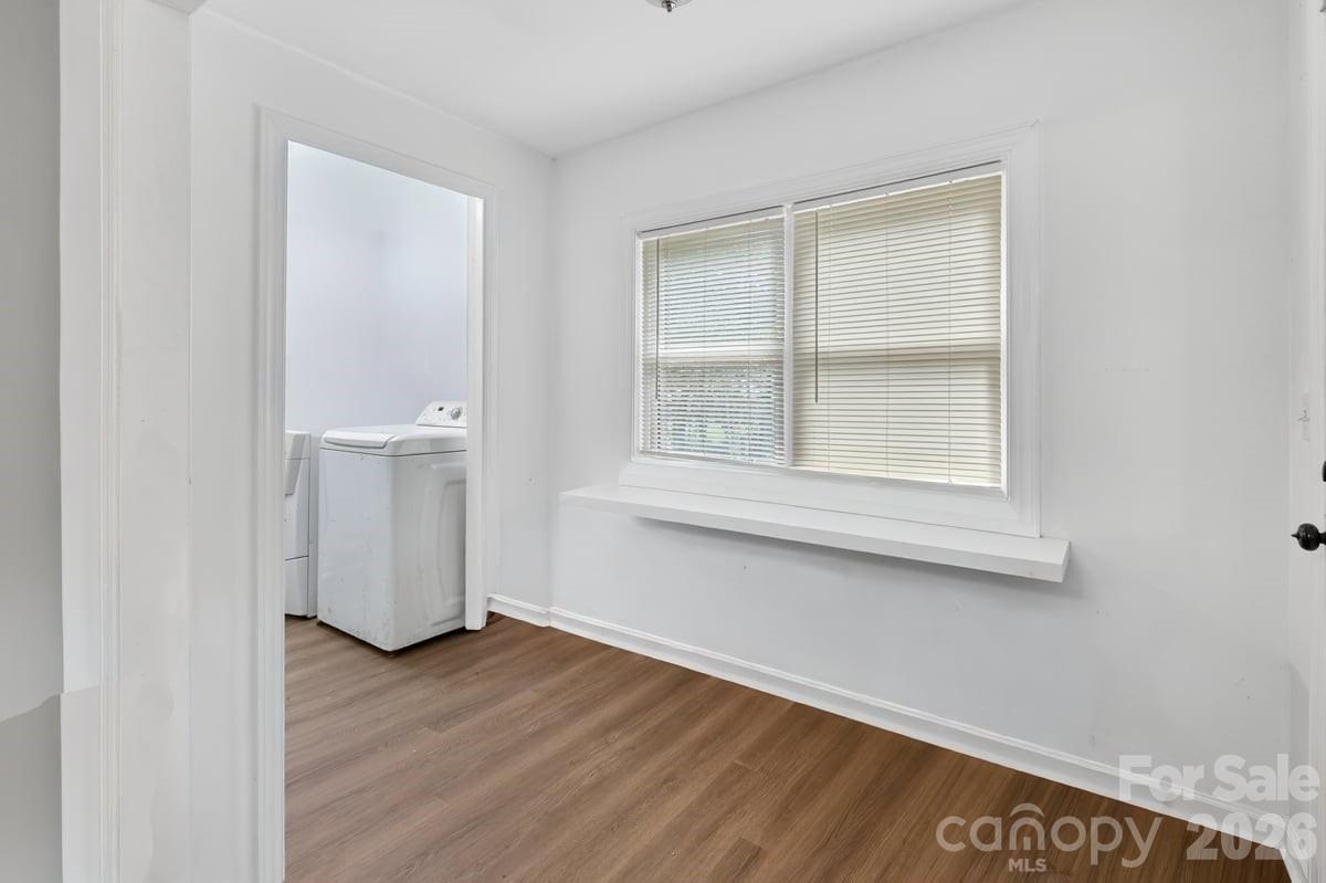 7811 Heatherdale Court Property Photo 3