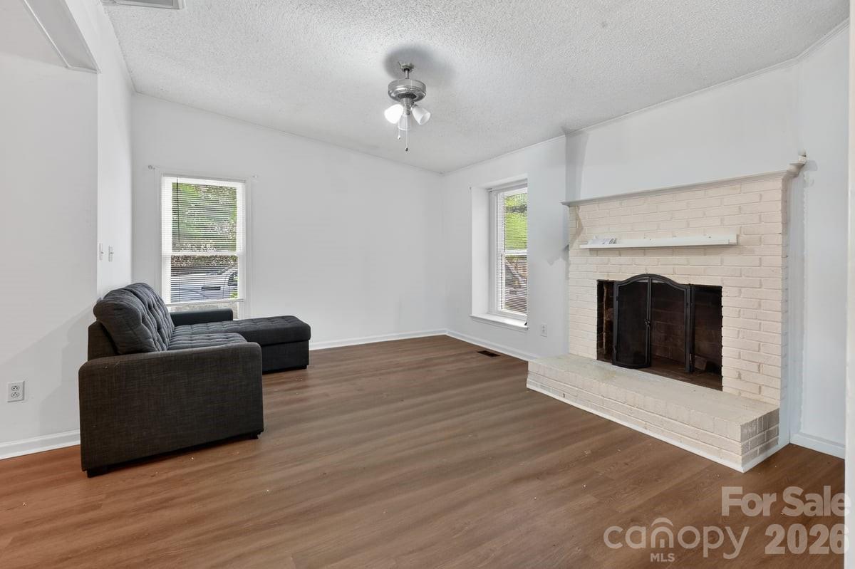 7811 Heatherdale Court Property Photo 6