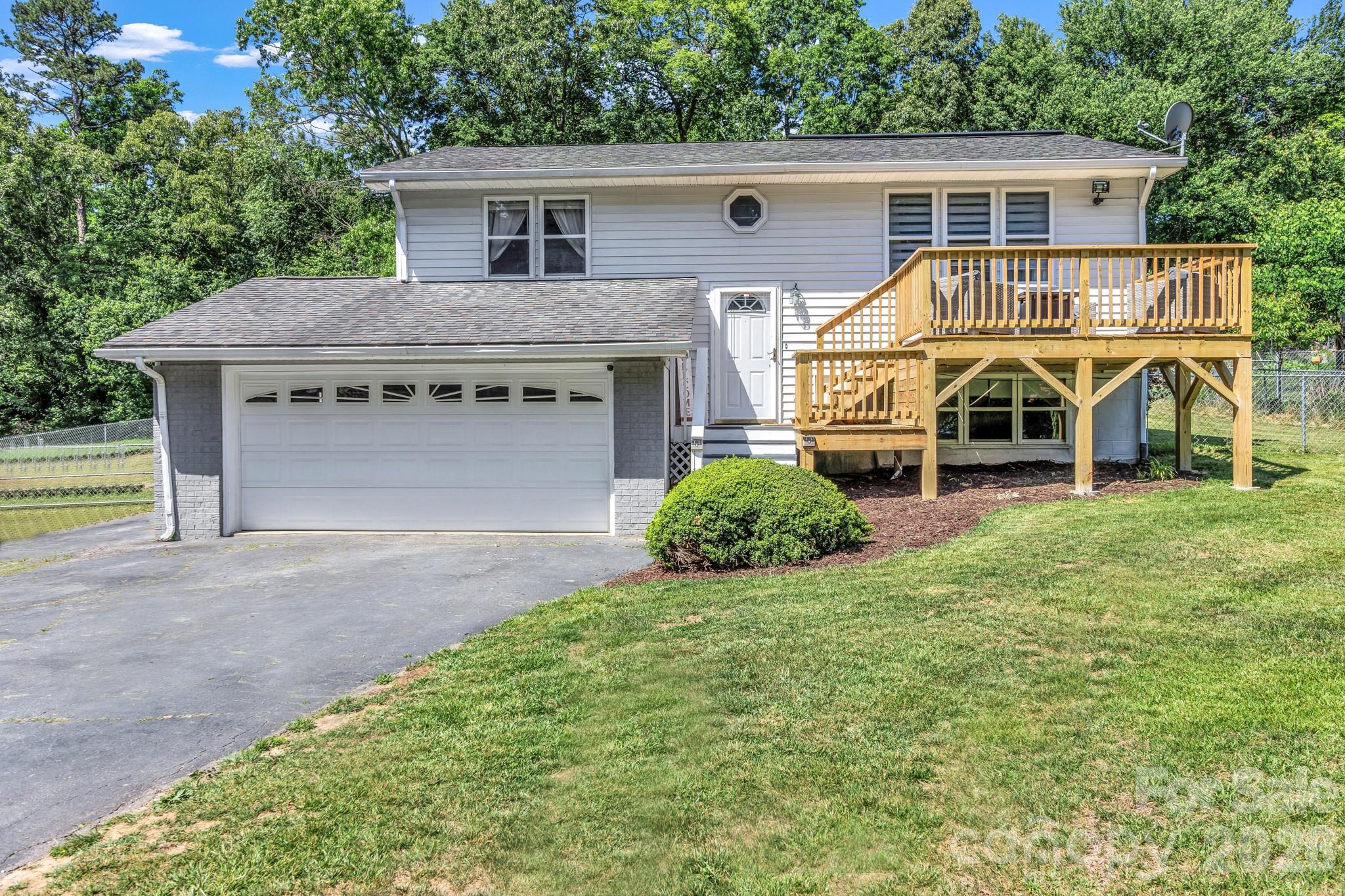 13 Spring Lake Drive Property Photo 2