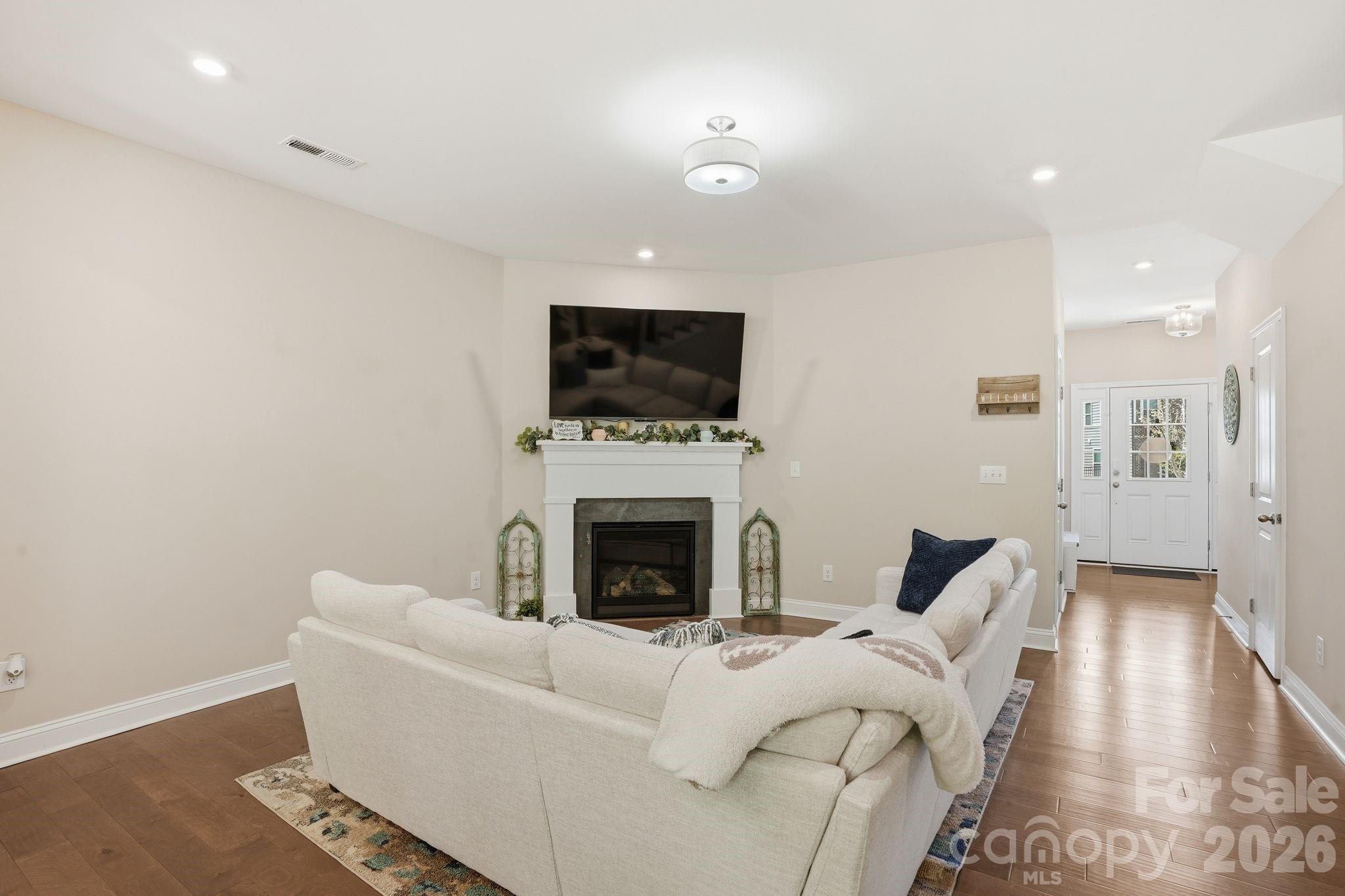 2038 Suttonview Road Property Photo 6