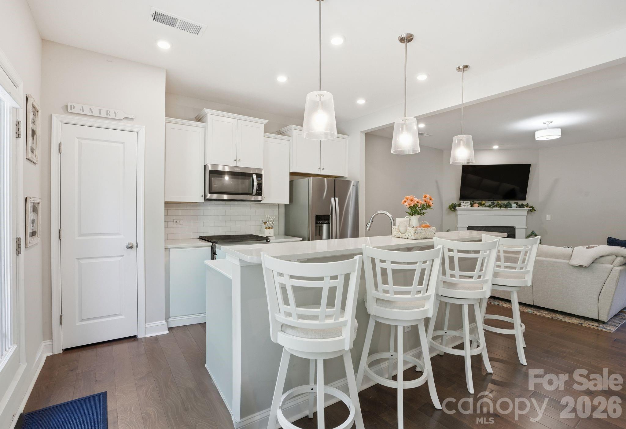 2038 Suttonview Road Property Photo 12