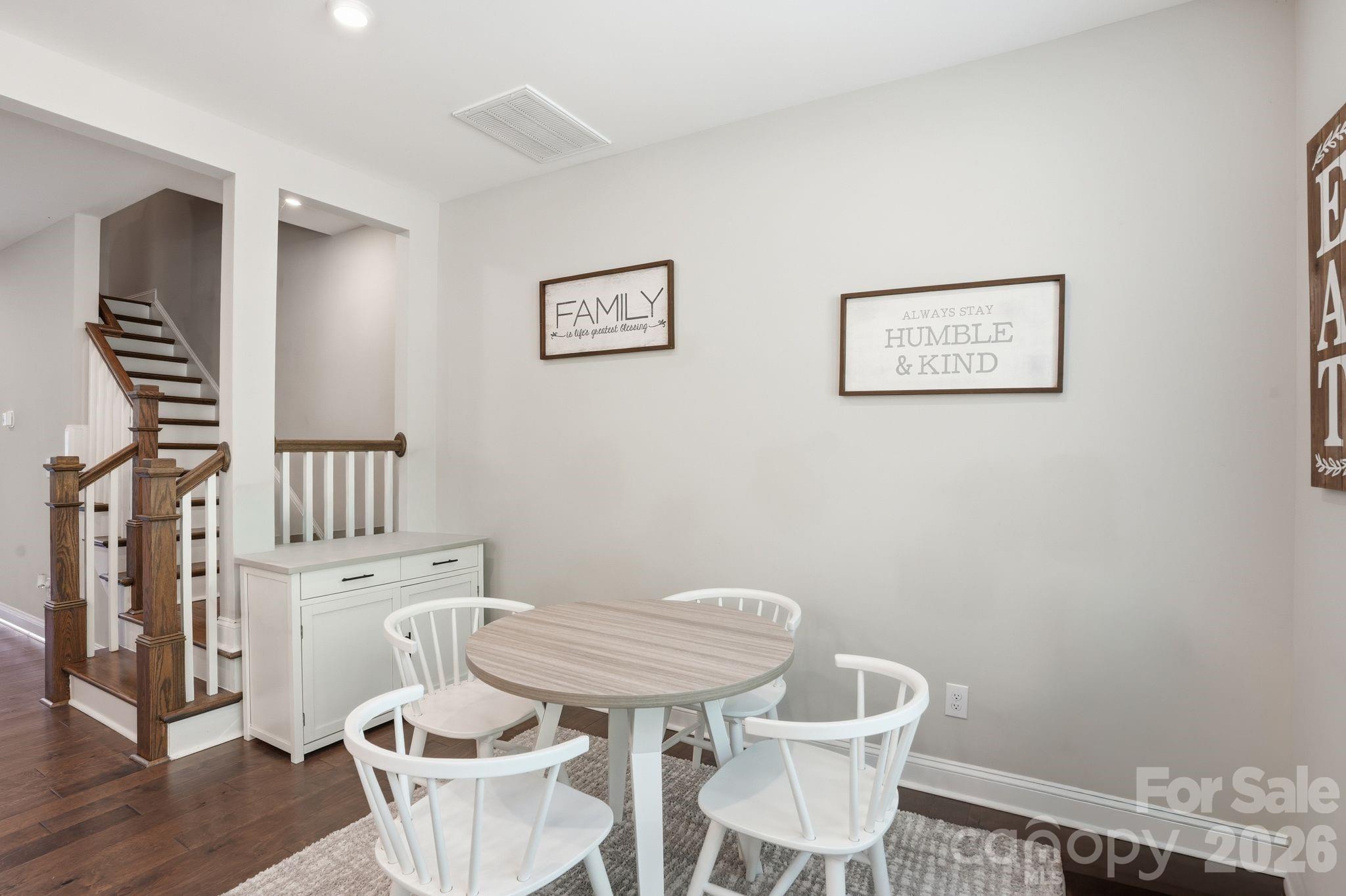 2038 Suttonview Road Property Photo 14