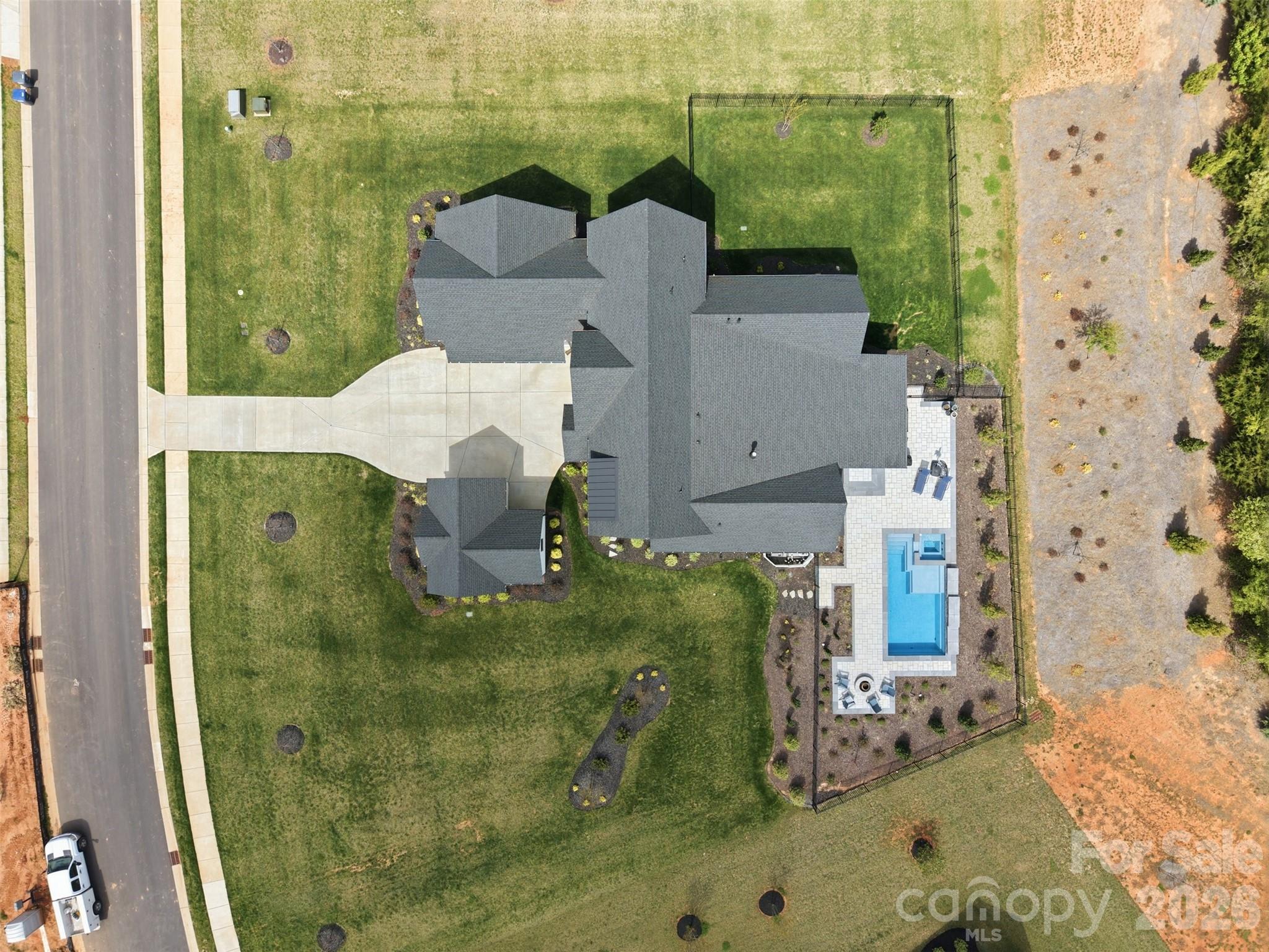 1124 Mesa Way Property Photo 3