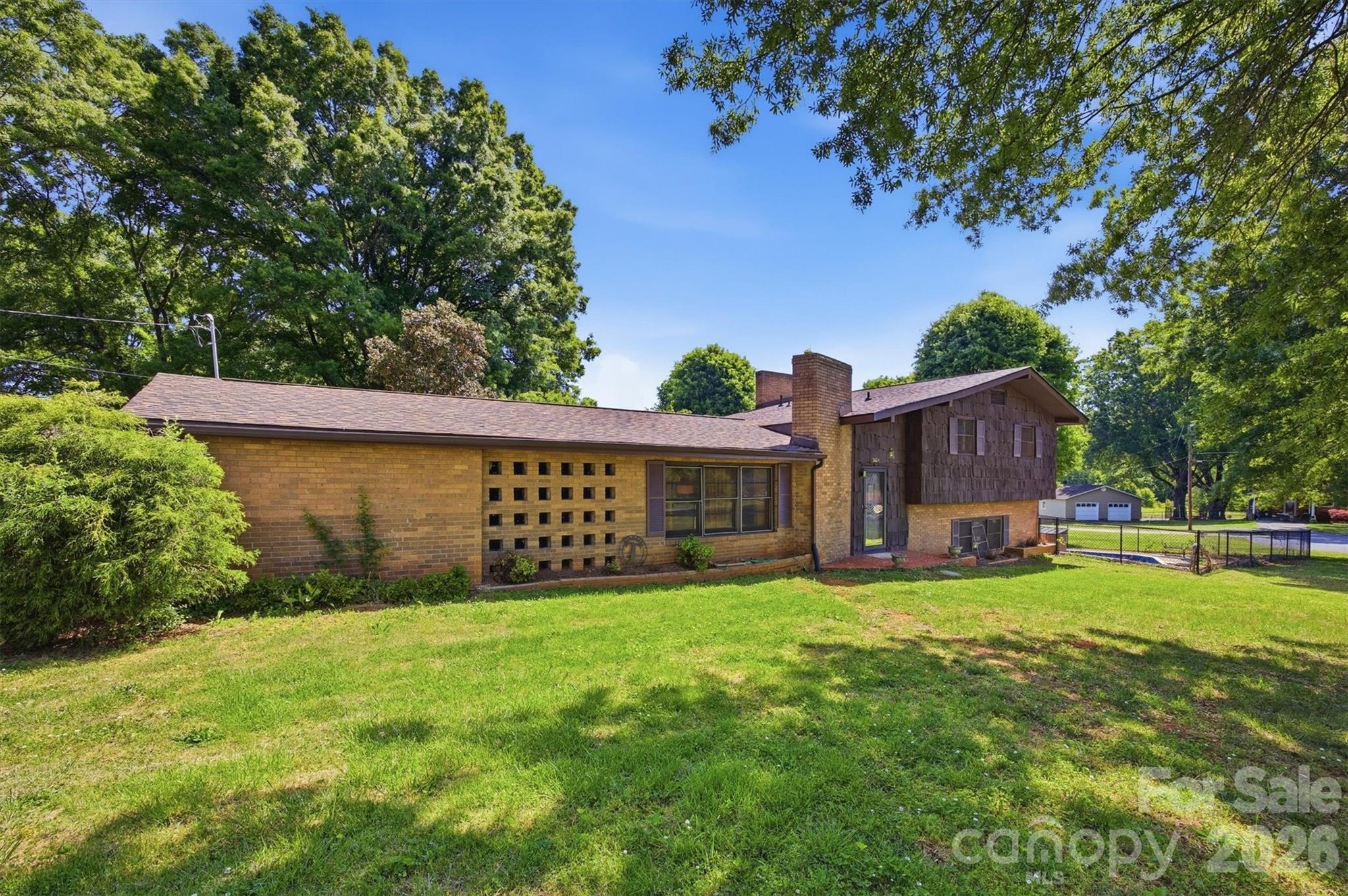 3634 Brookwood Drive Property Photo 3