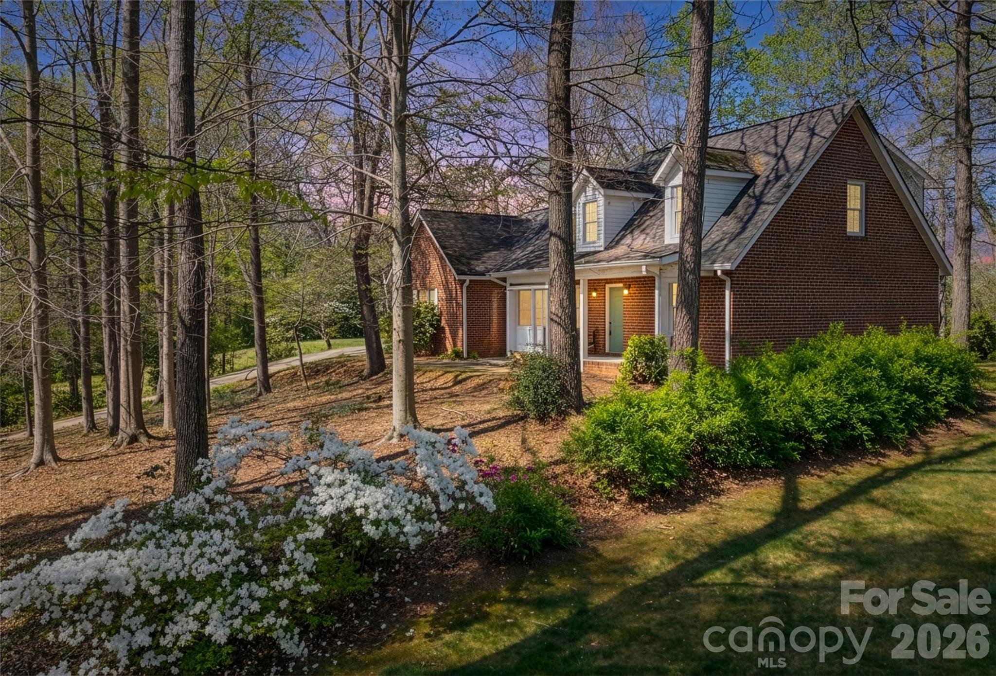 1421 Windsor Street Property Photo 1