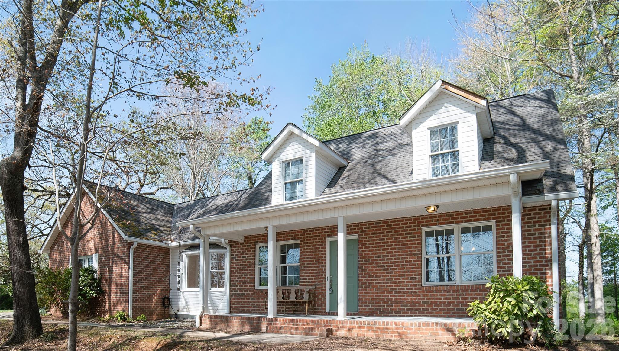 1421 Windsor Street Property Photo 3