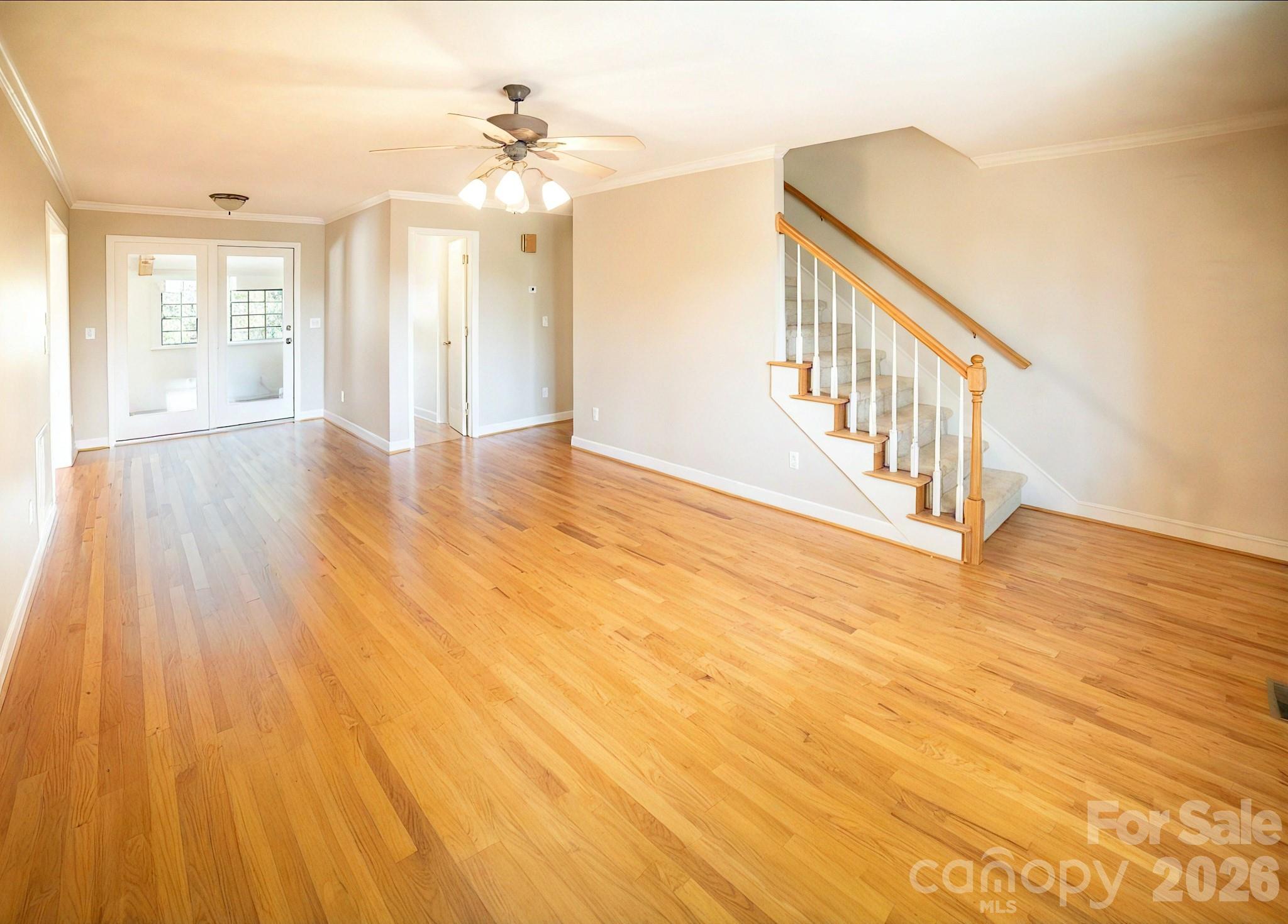 1421 Windsor Street Property Photo 4