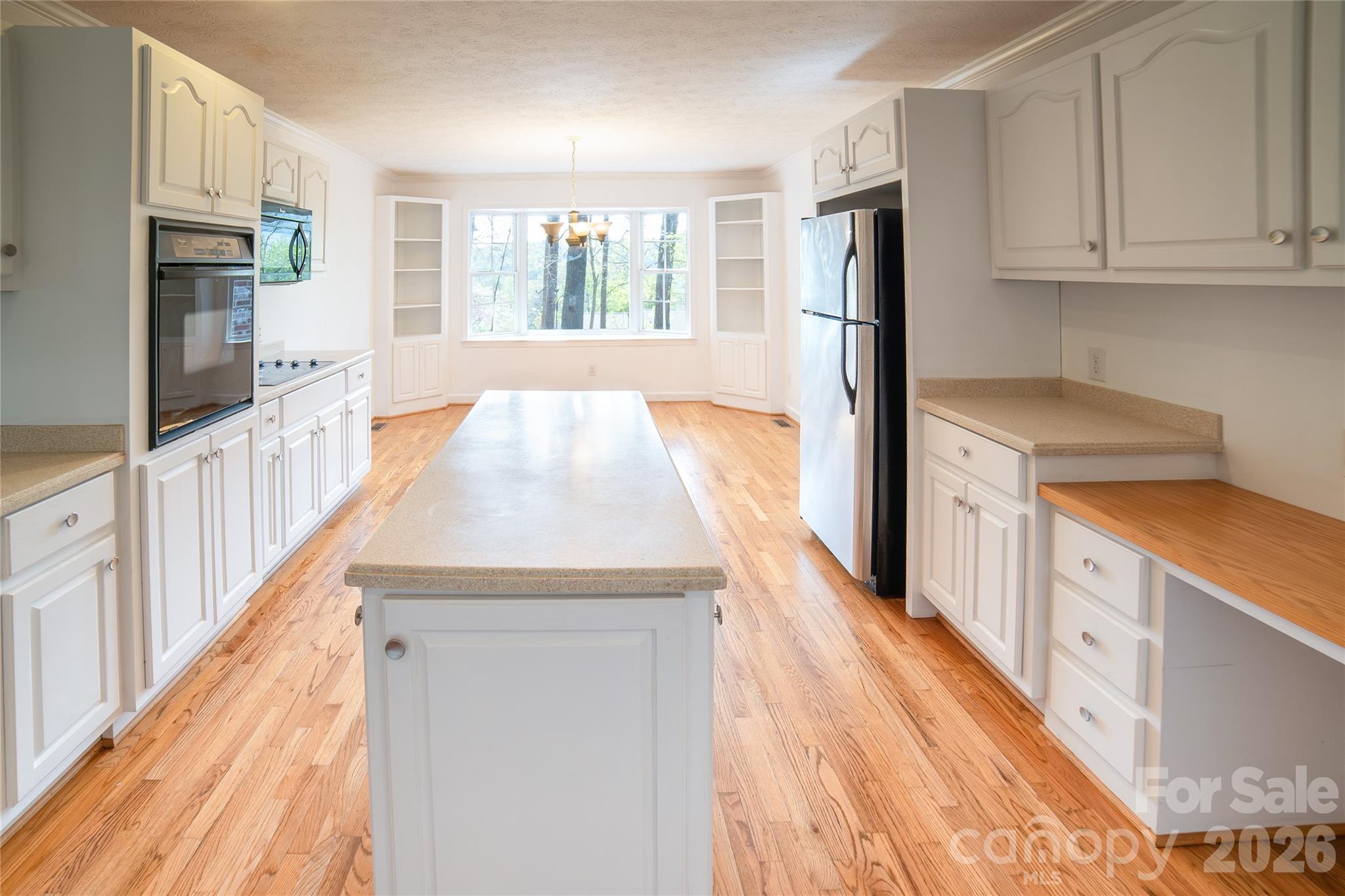 1421 Windsor Street Property Photo 8