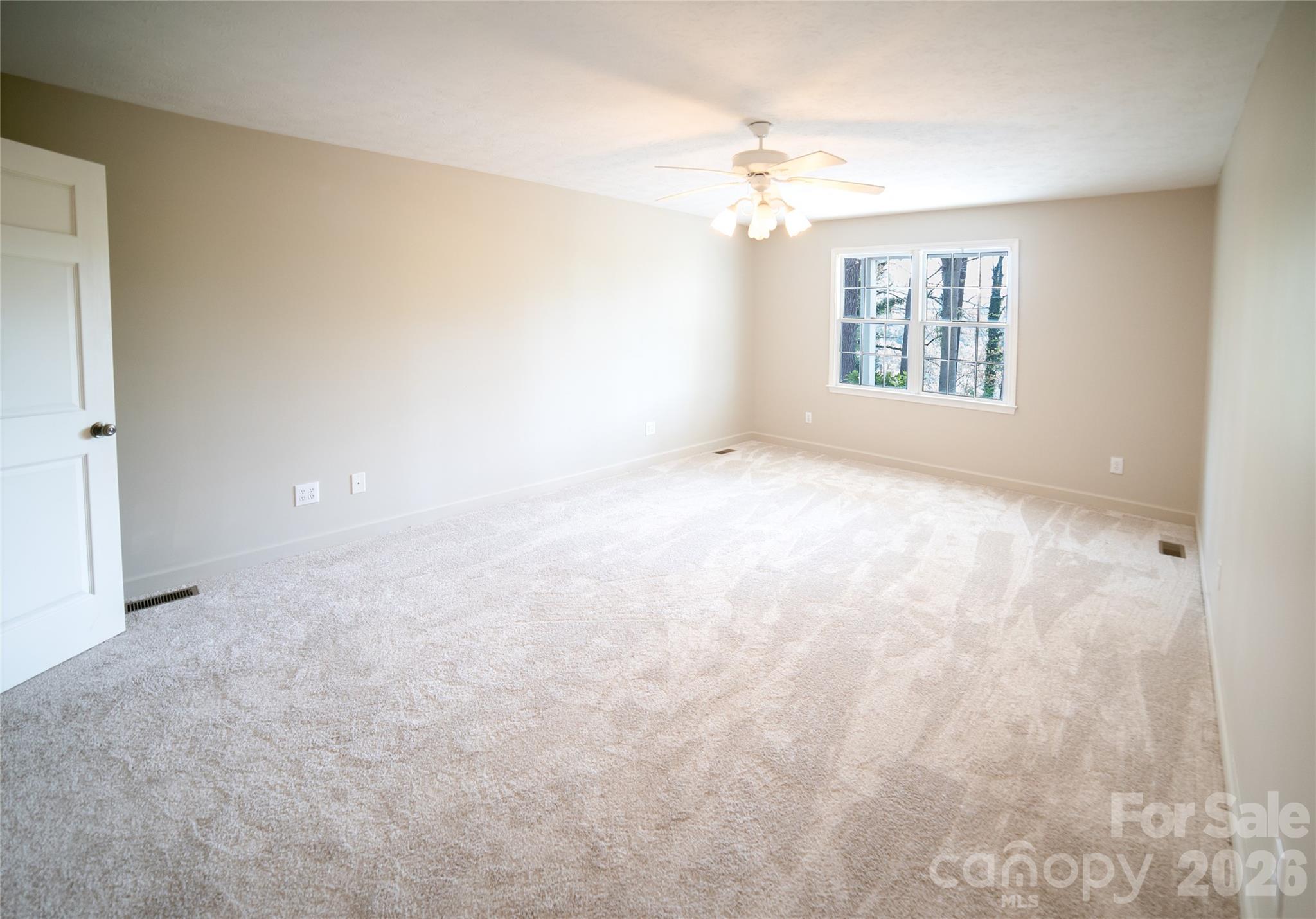 1421 Windsor Street Property Photo 10