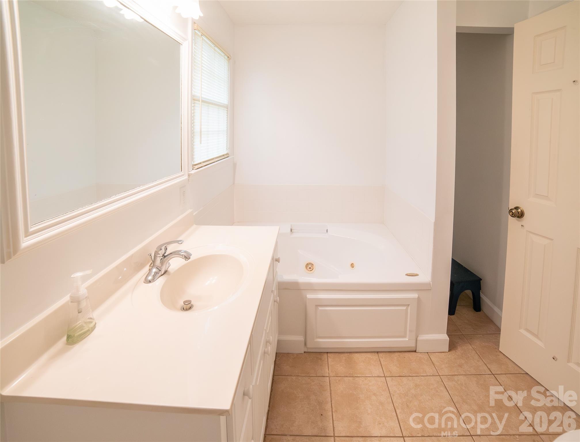 1421 Windsor Street Property Photo 12