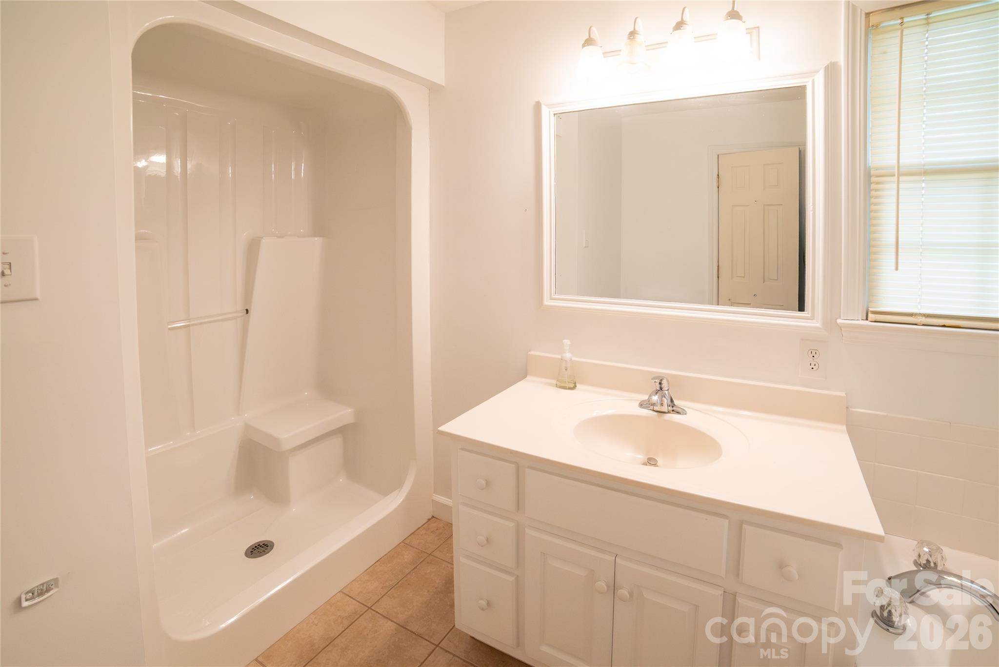 1421 Windsor Street Property Photo 13