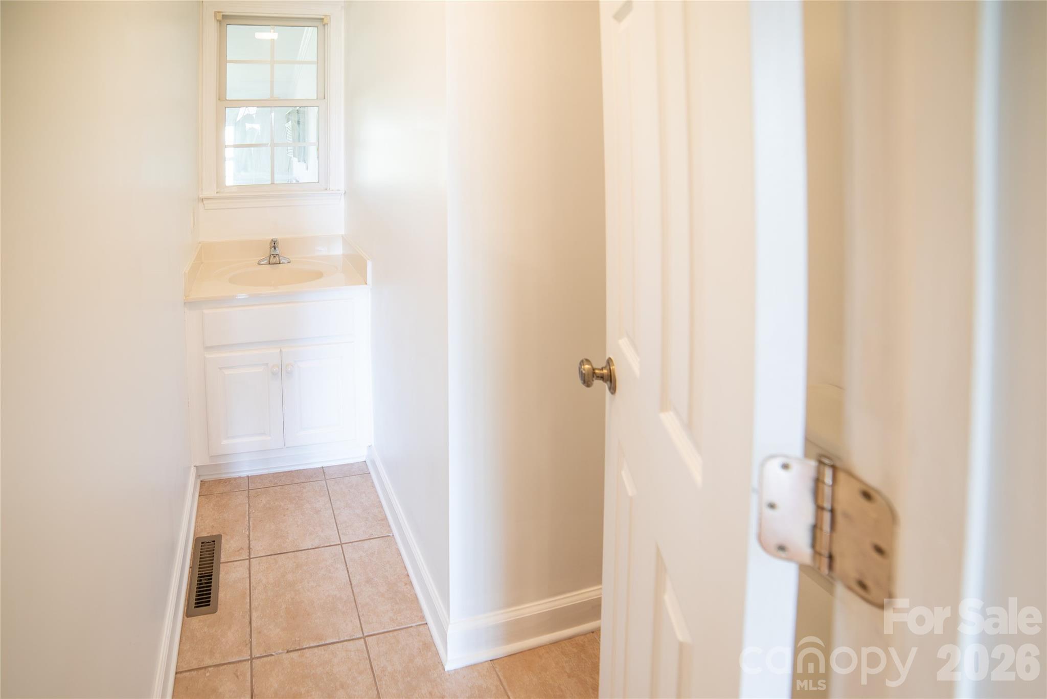 1421 Windsor Street Property Photo 14