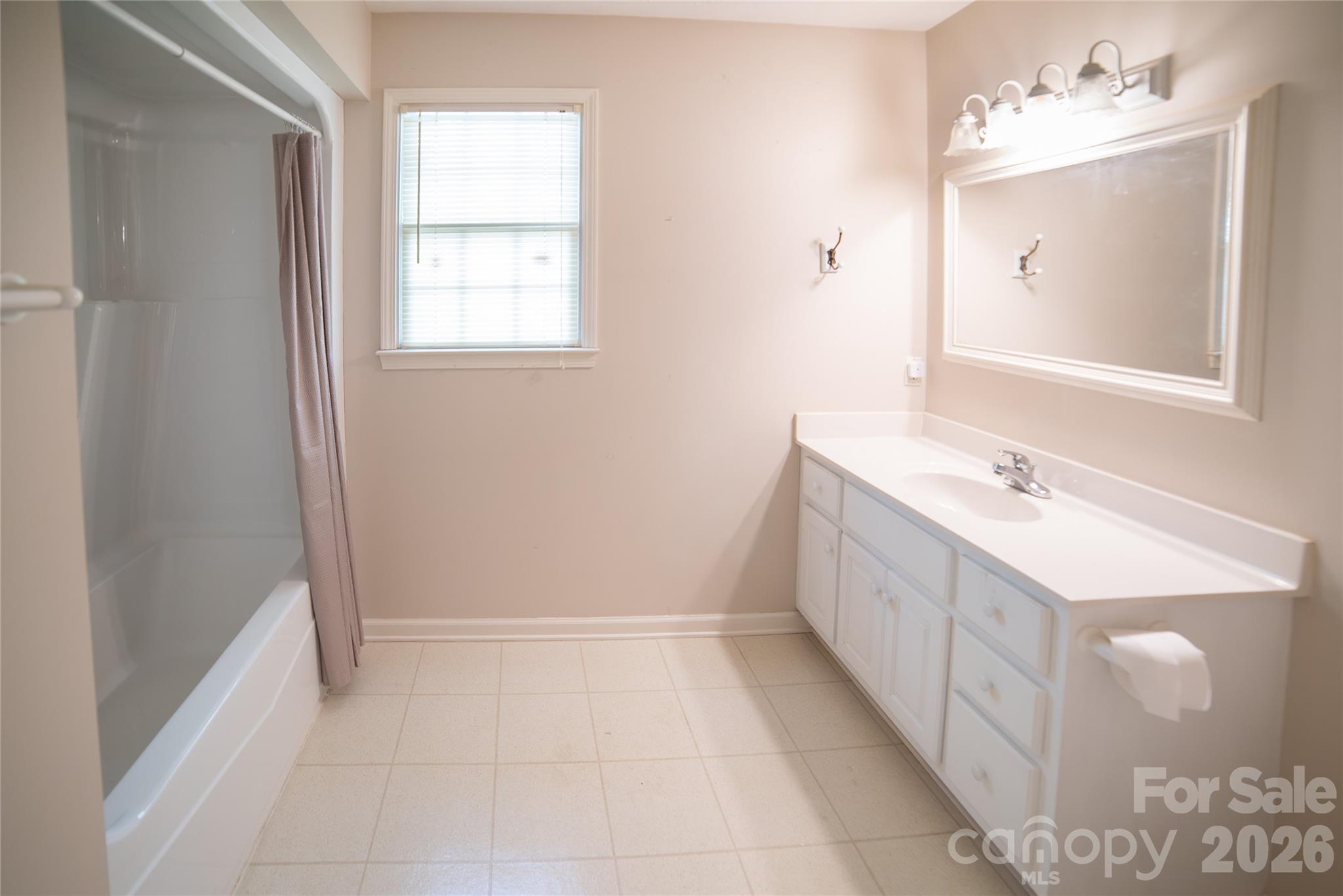 1421 Windsor Street Property Photo 19
