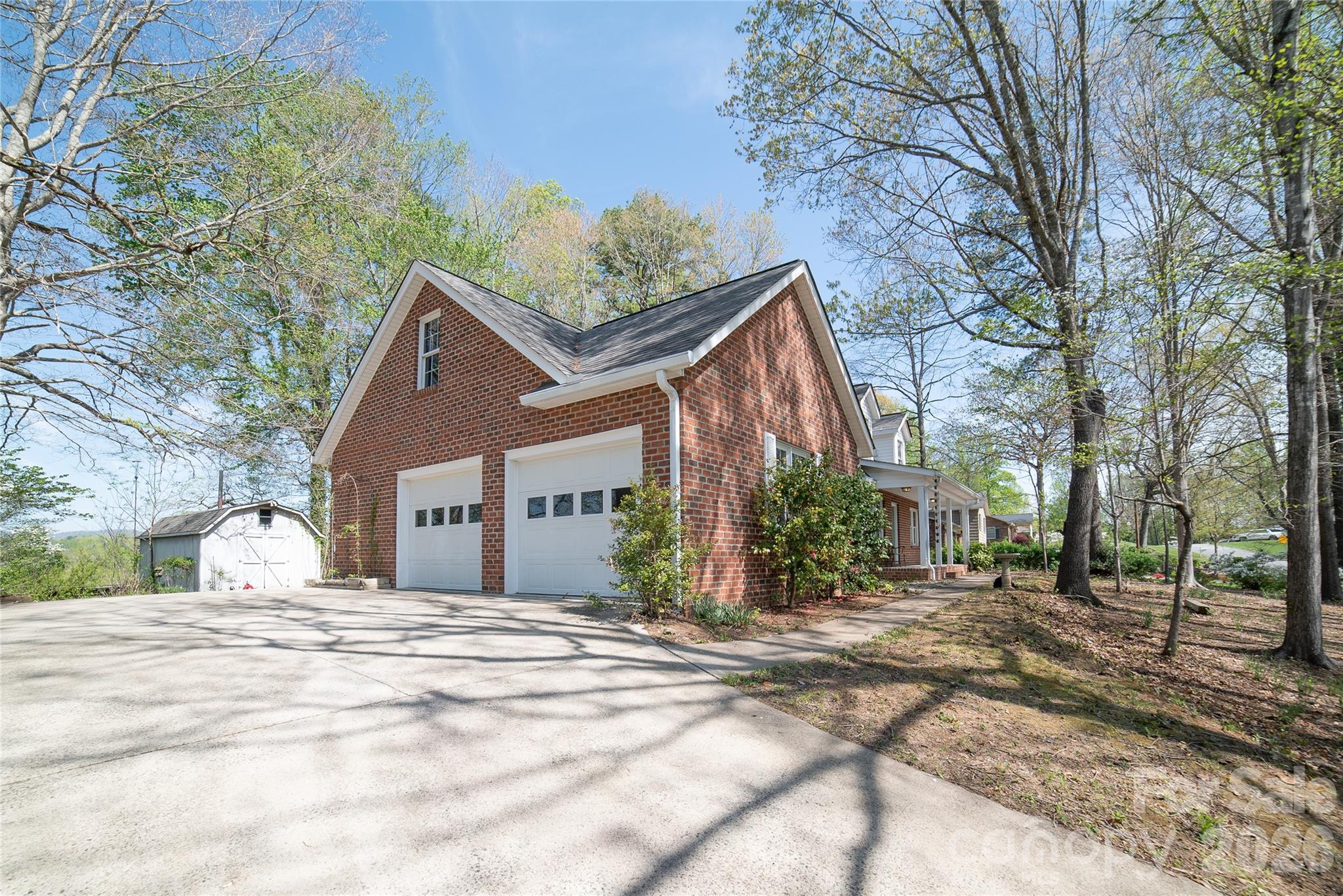 1421 Windsor Street Property Photo 28
