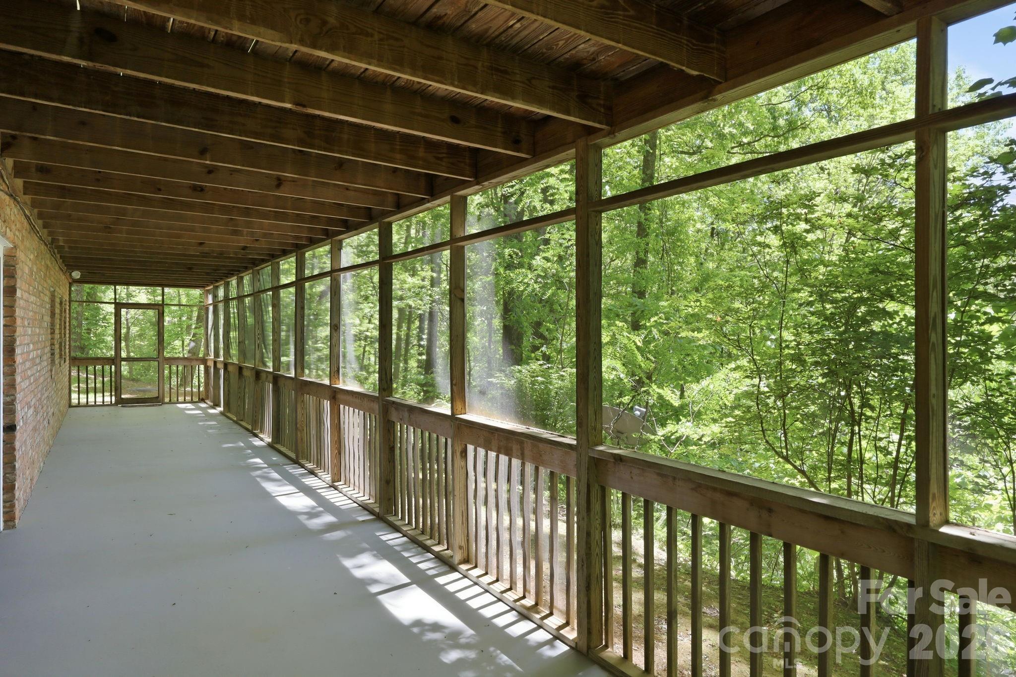 169 Sleepy Hollow Lane Property Photo 8