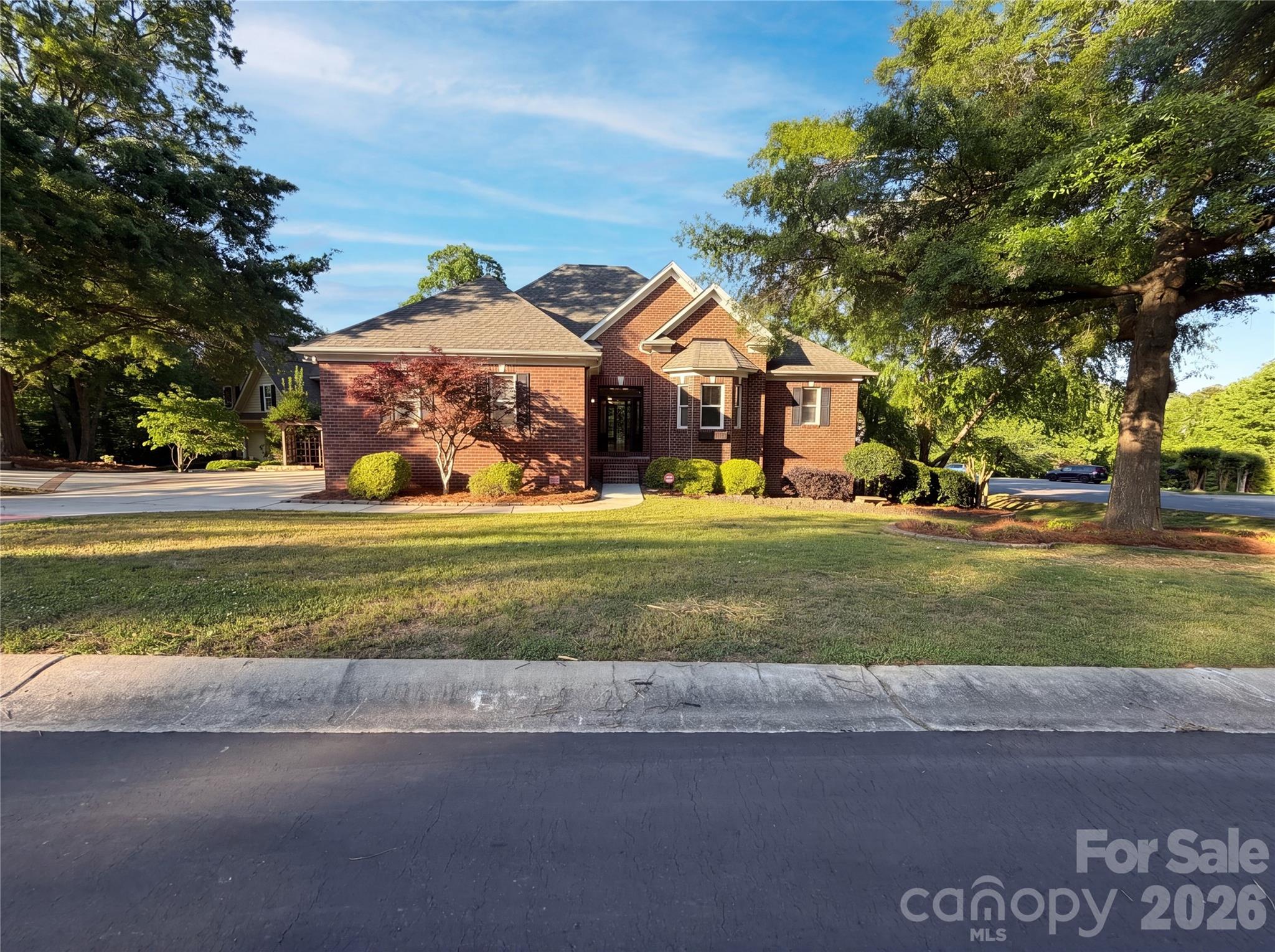 142 Canterbury Crossing Property Photo 1