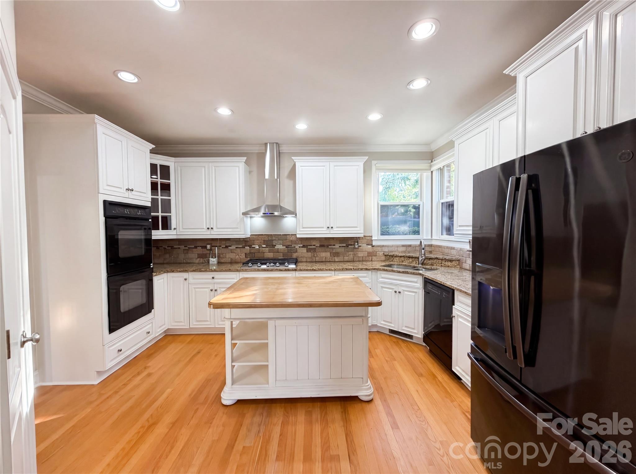 142 Canterbury Crossing Property Photo 6
