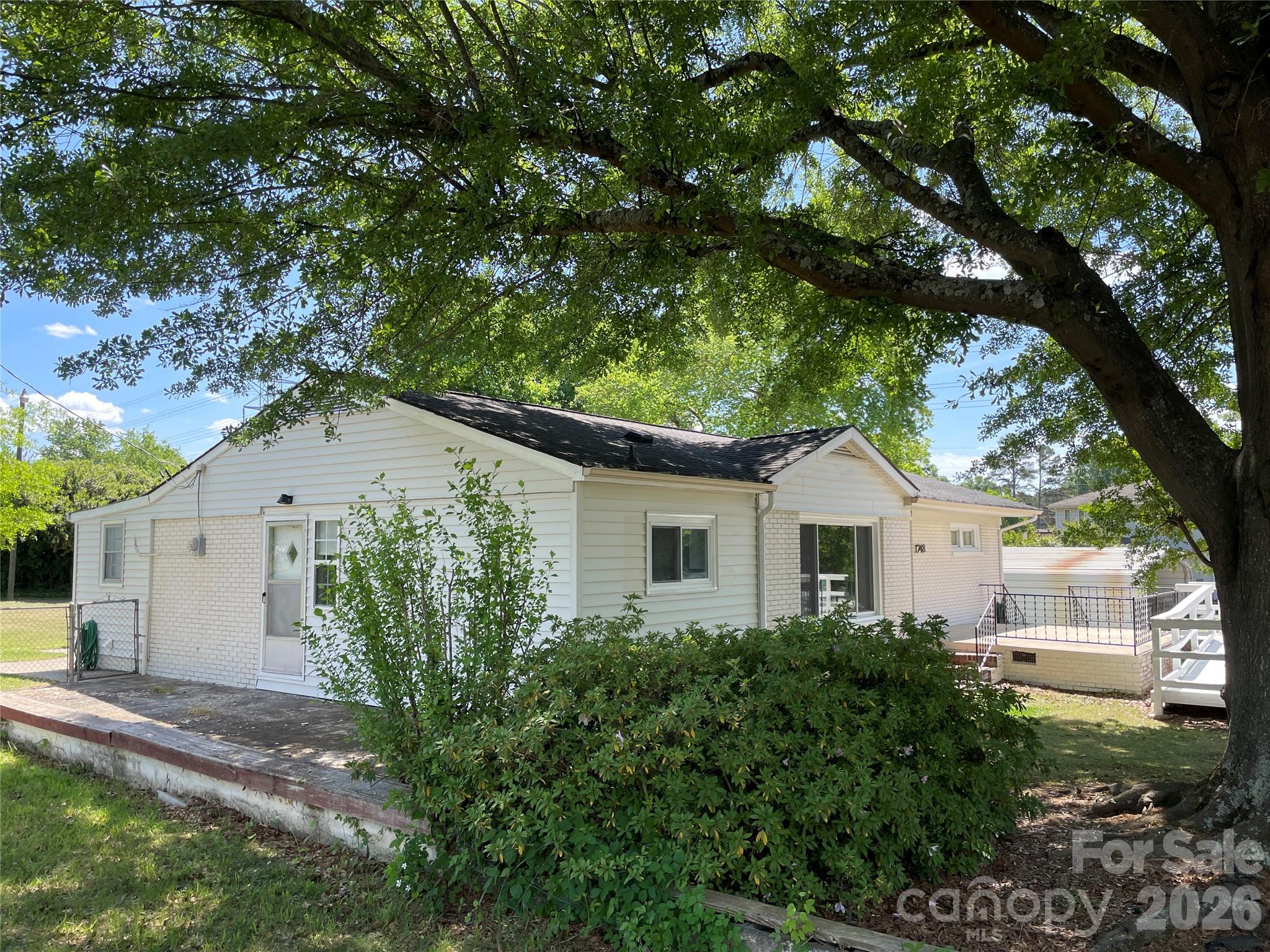 1748 Old West Lane Property Photo 4