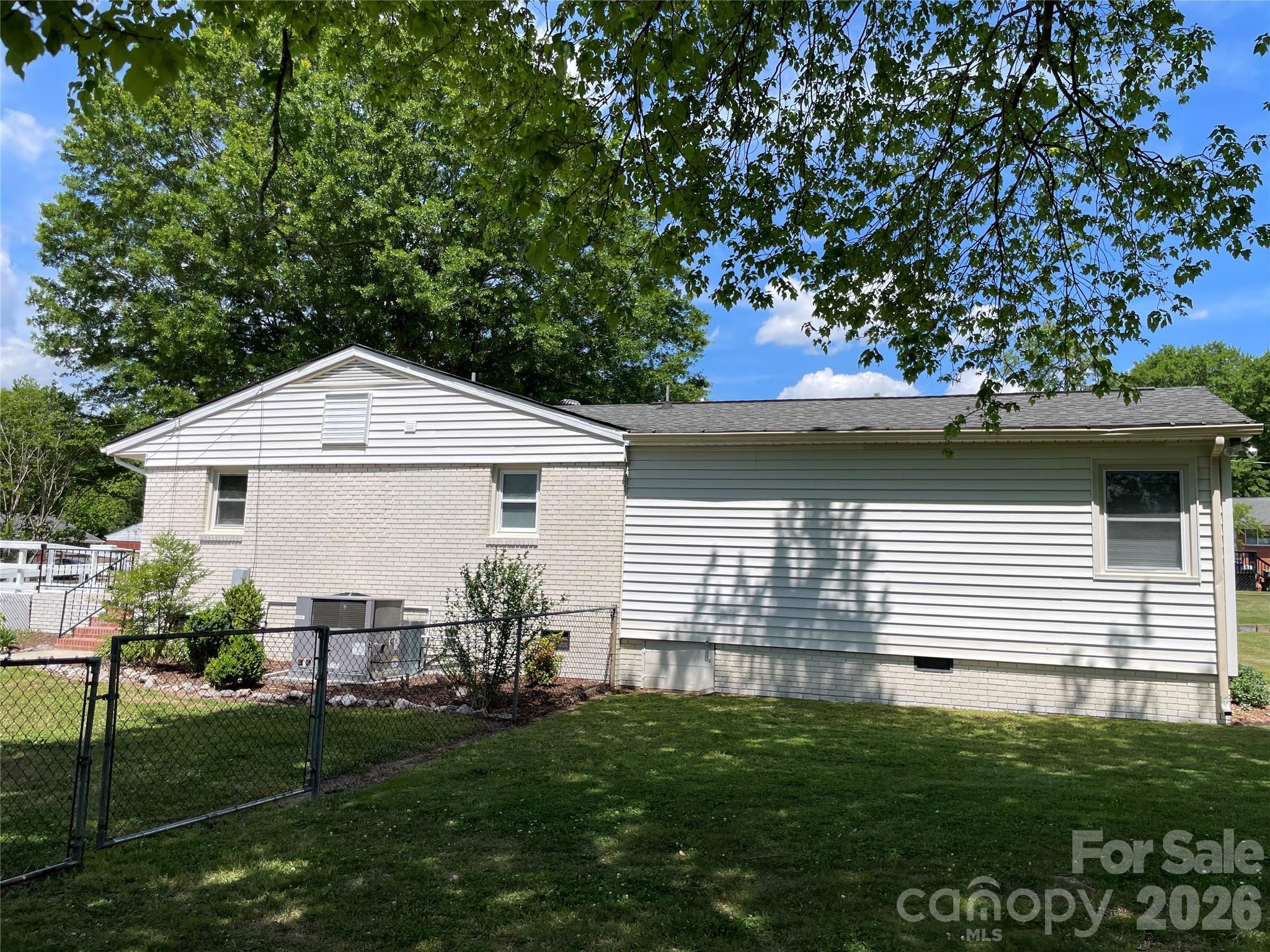 1748 Old West Lane Property Photo 8