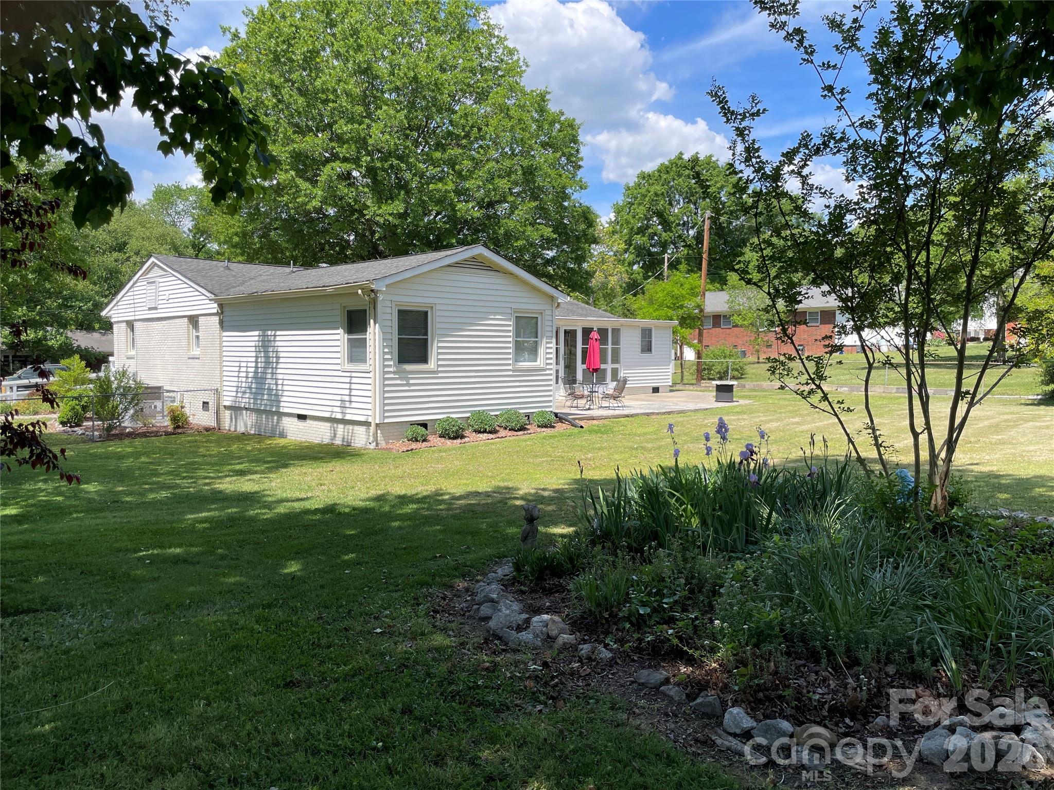 1748 Old West Lane Property Photo 11