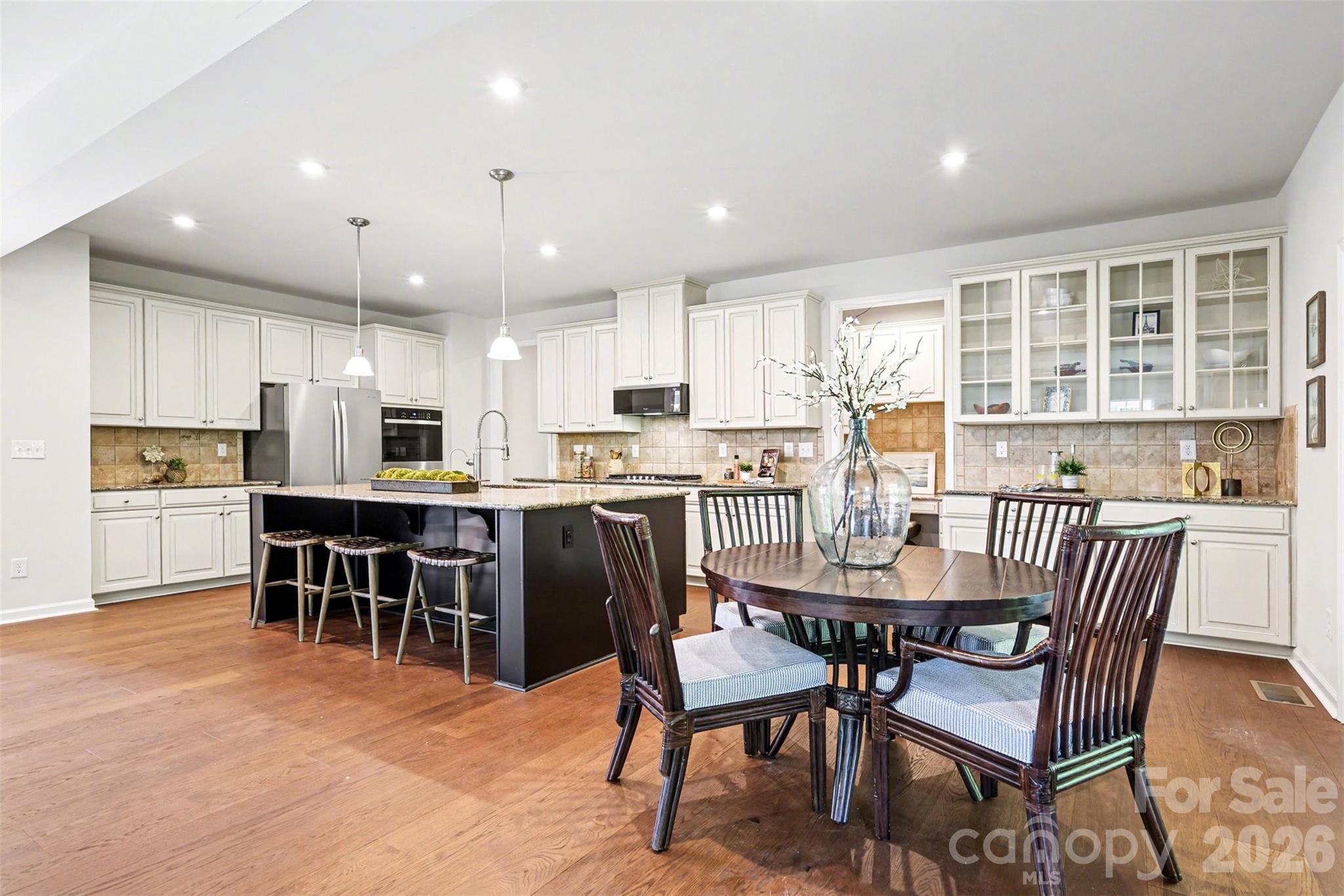 824 Abbeywood Drive Property Photo 4