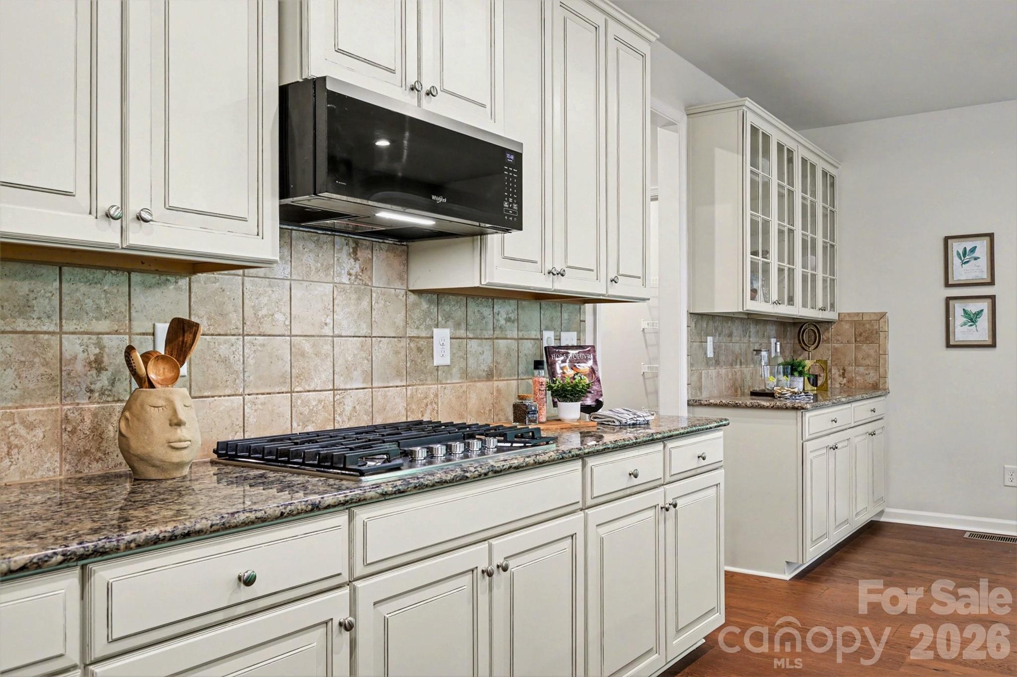 824 Abbeywood Drive Property Photo 6