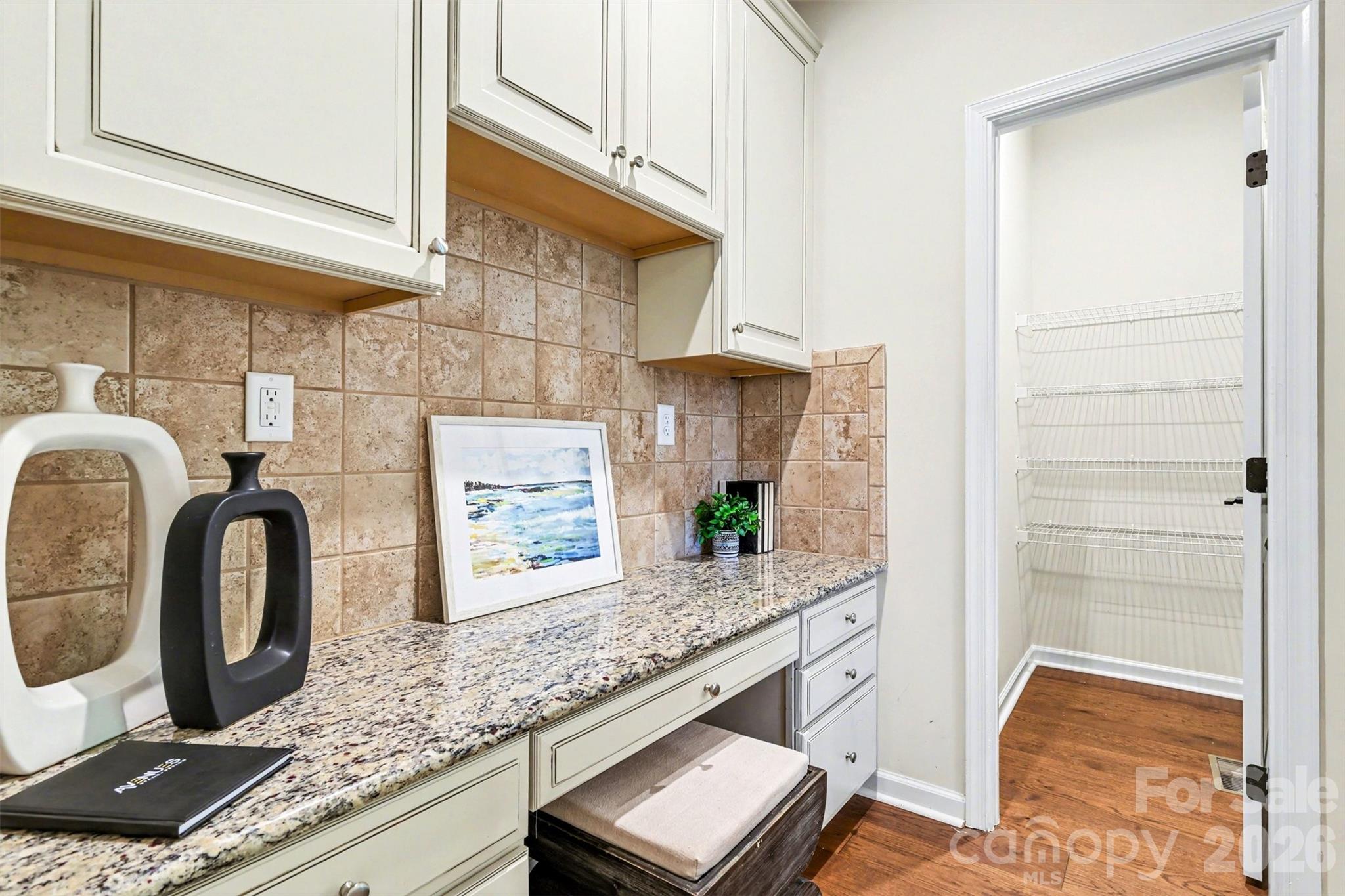 824 Abbeywood Drive Property Photo 8